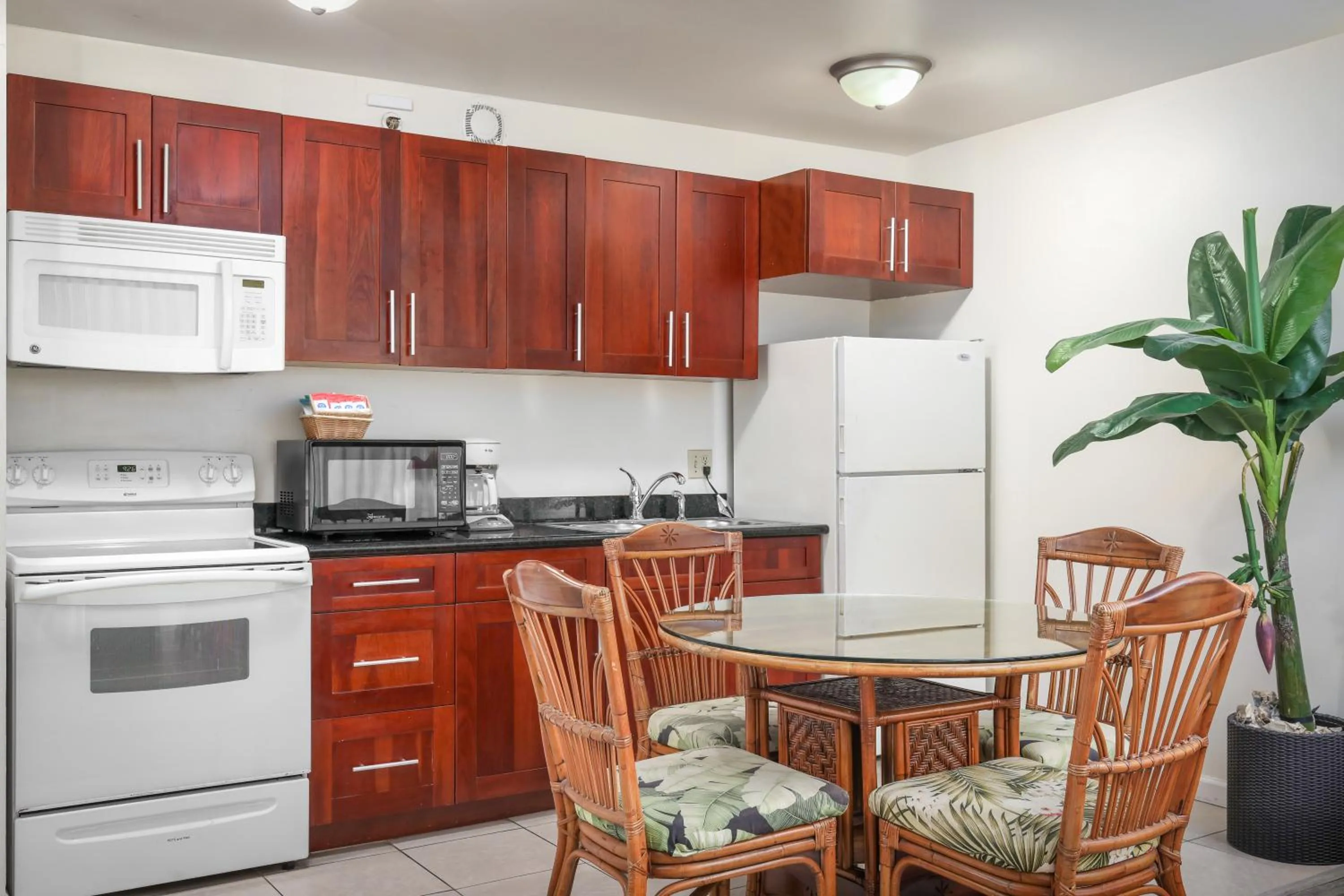 Kitchen or kitchenette in Aston at the Waikiki Banyan
