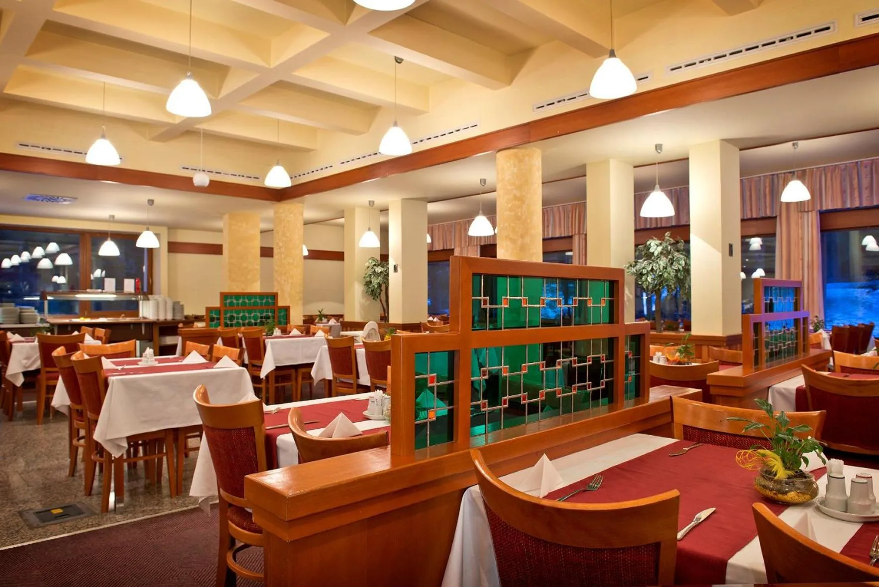 Restaurant/places to eat in Hotel SOREA SNP