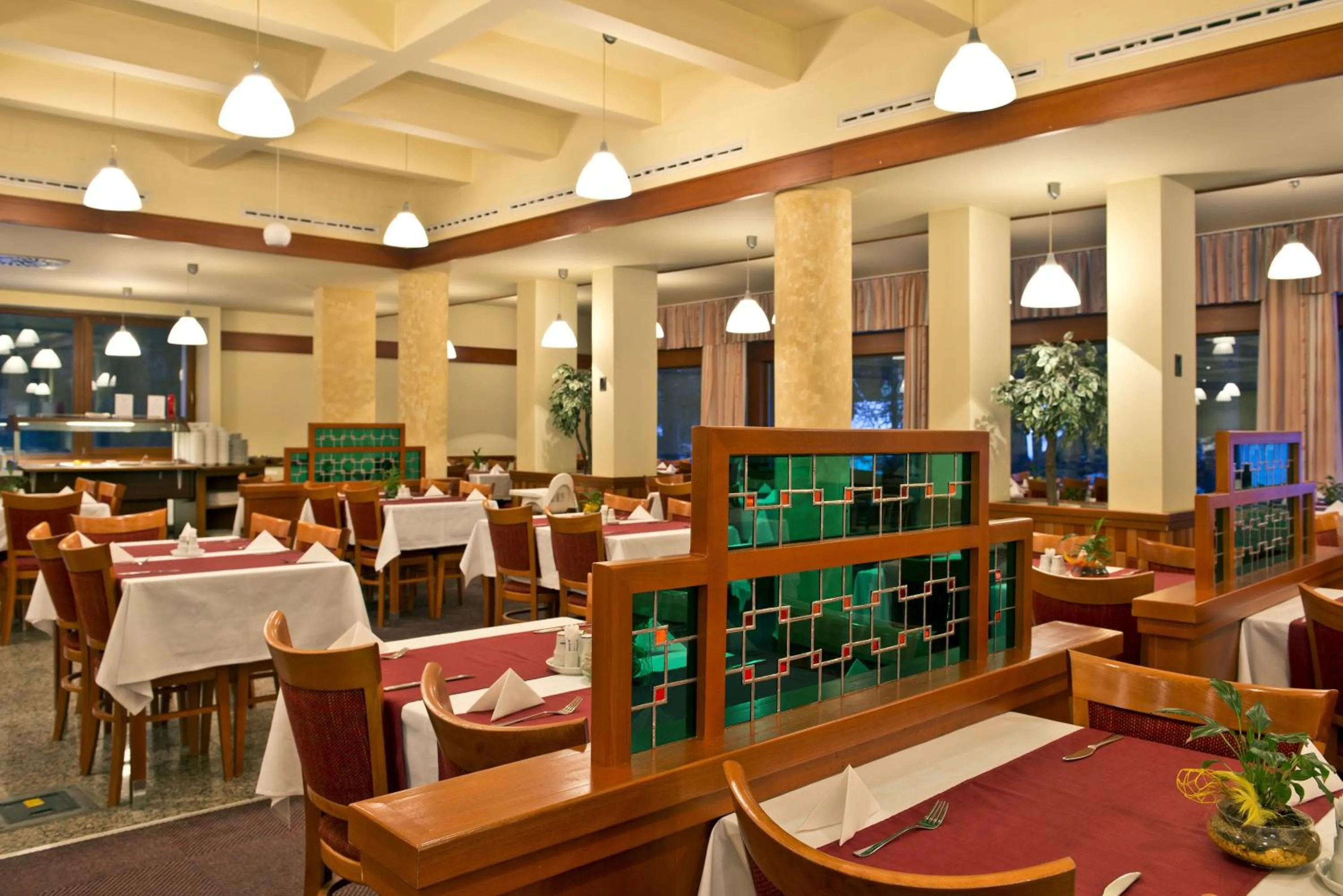 Restaurant/places to eat in Hotel SOREA SNP