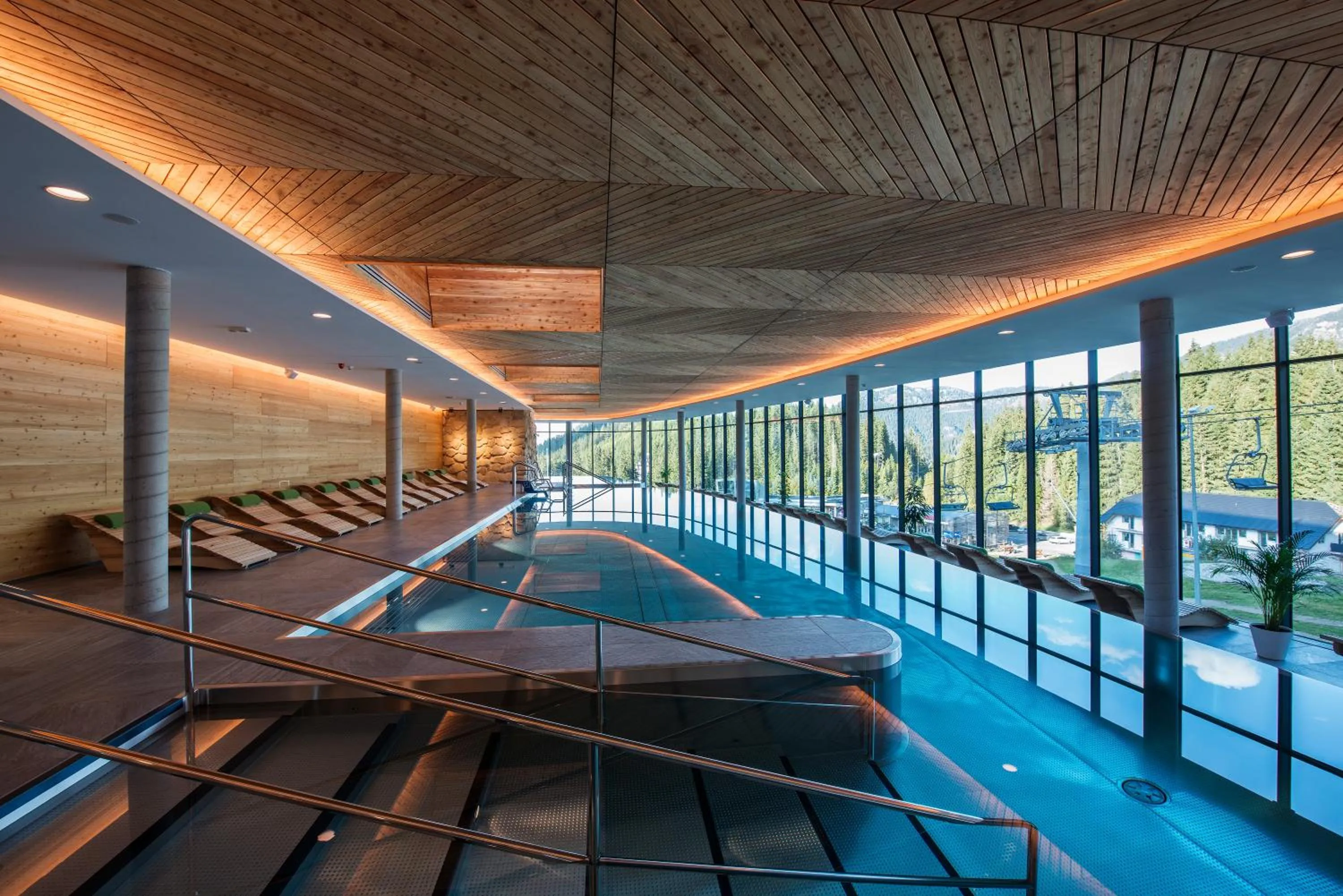 Swimming pool in Hotel SOREA SNP