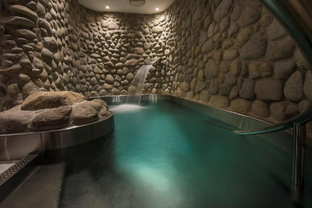 Swimming pool in Hotel SOREA SNP