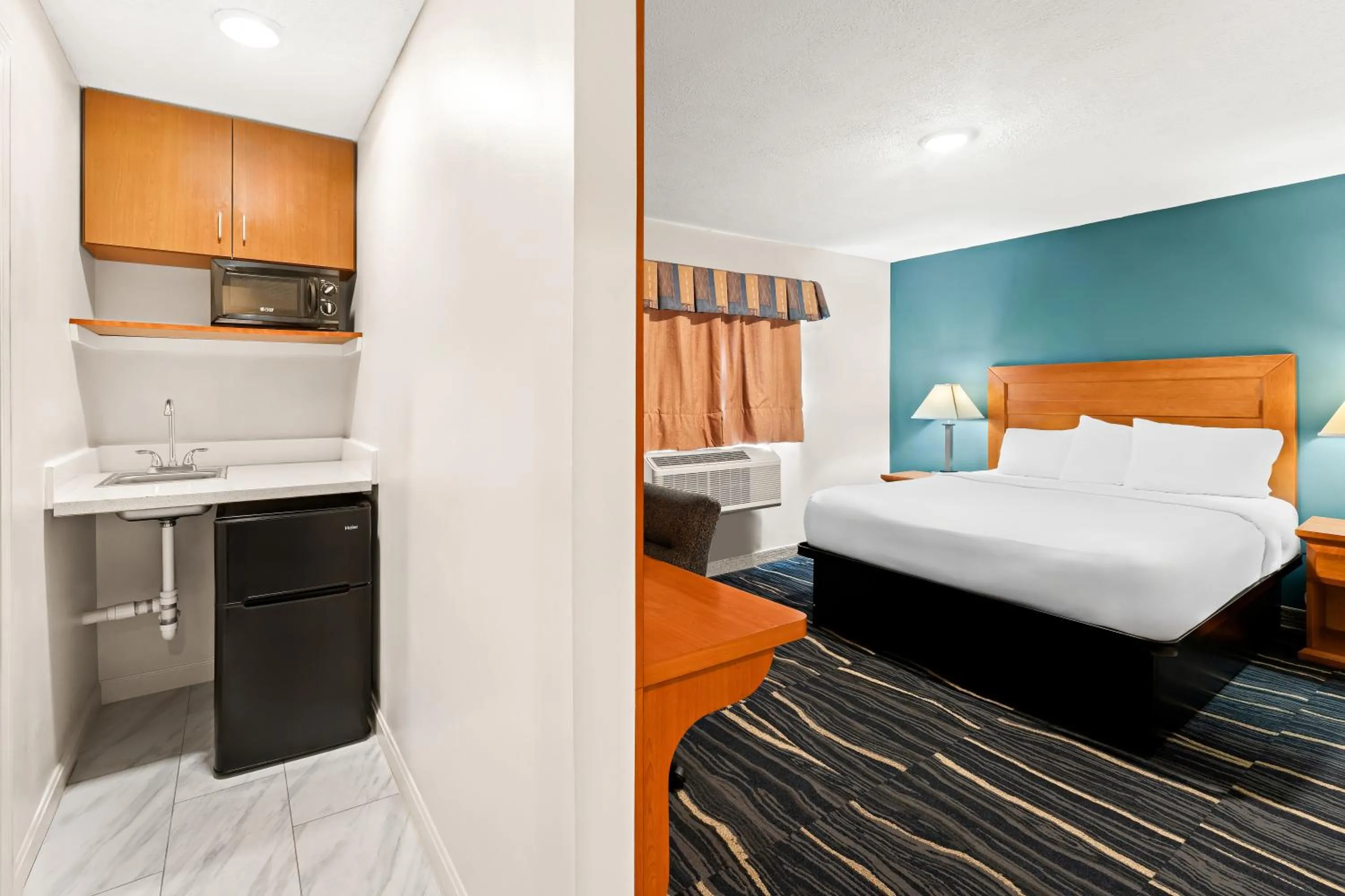 Bed in Americas Best Value Inn Stonington Mystic