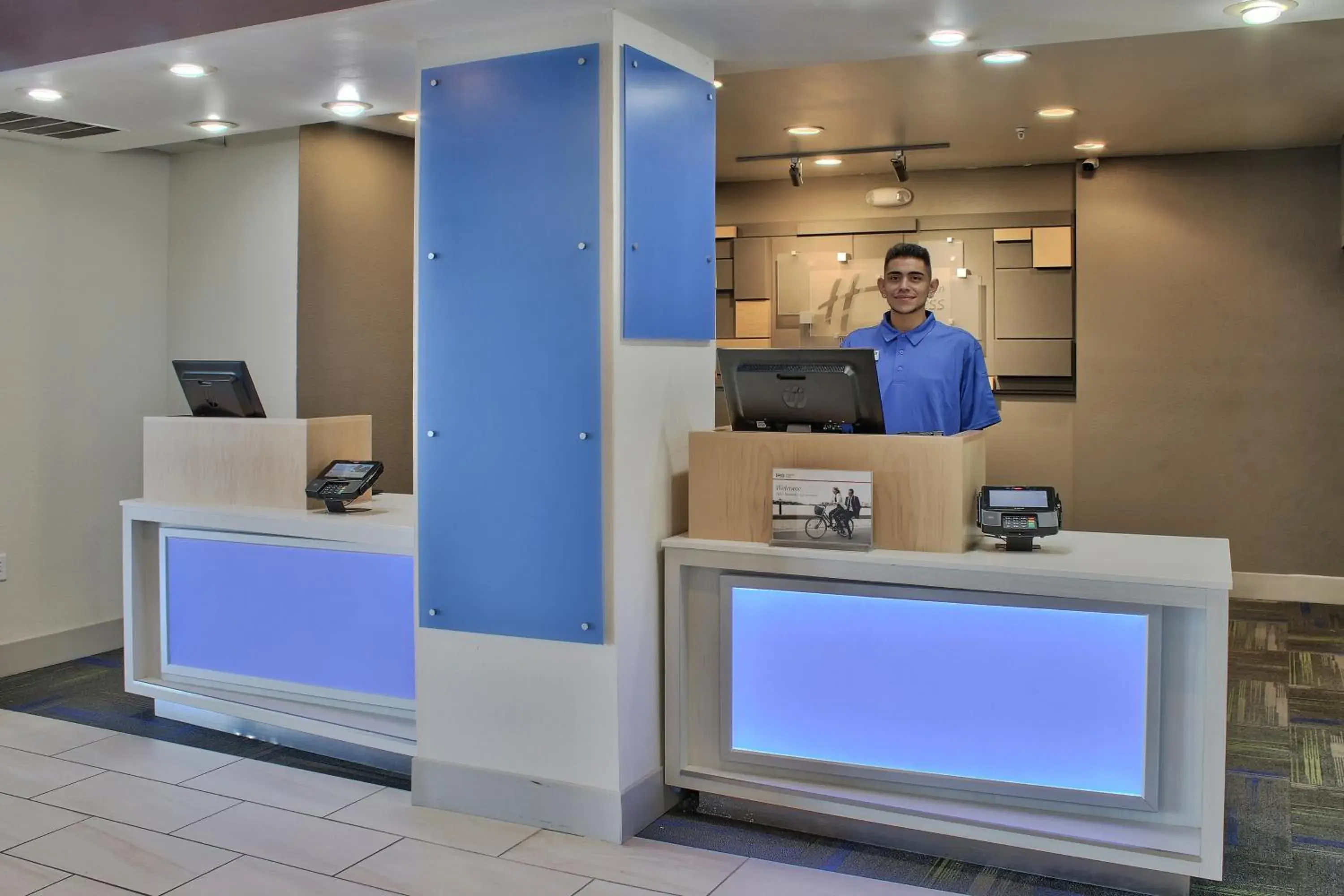 Property building in Holiday Inn Express Santa Rosa by IHG Property building in Holiday Inn Express Santa Rosa by IHG