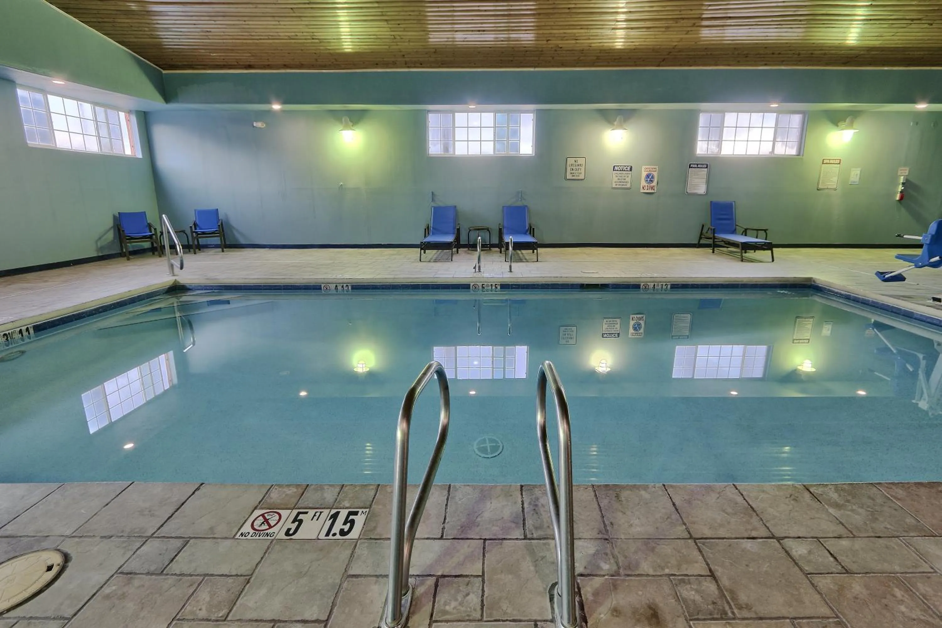 Swimming pool in Holiday Inn Express Santa Rosa by IHG