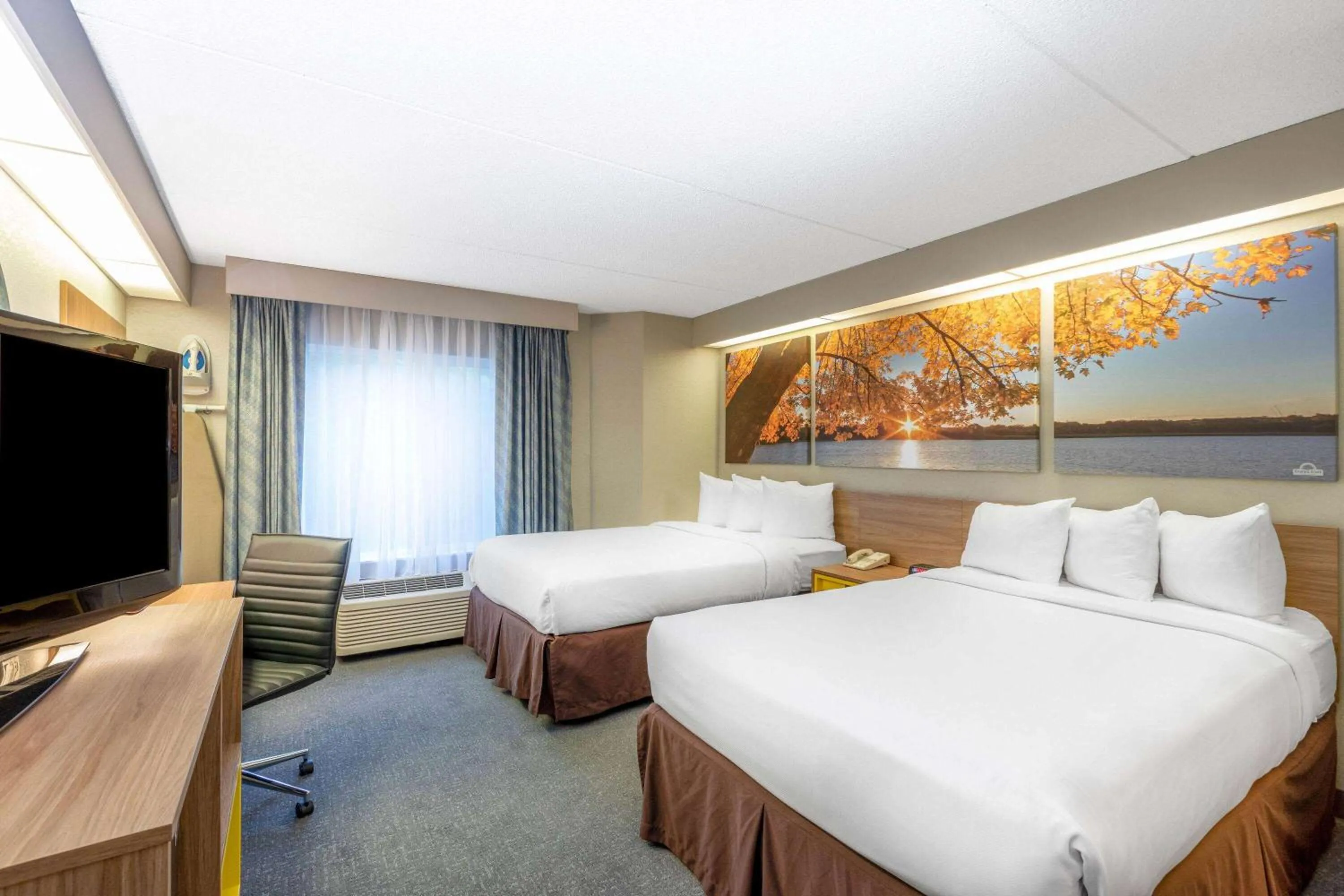 Photo of the whole room, Bed in Days Inn by Wyndham Eagan Minnesota Near Mall of America