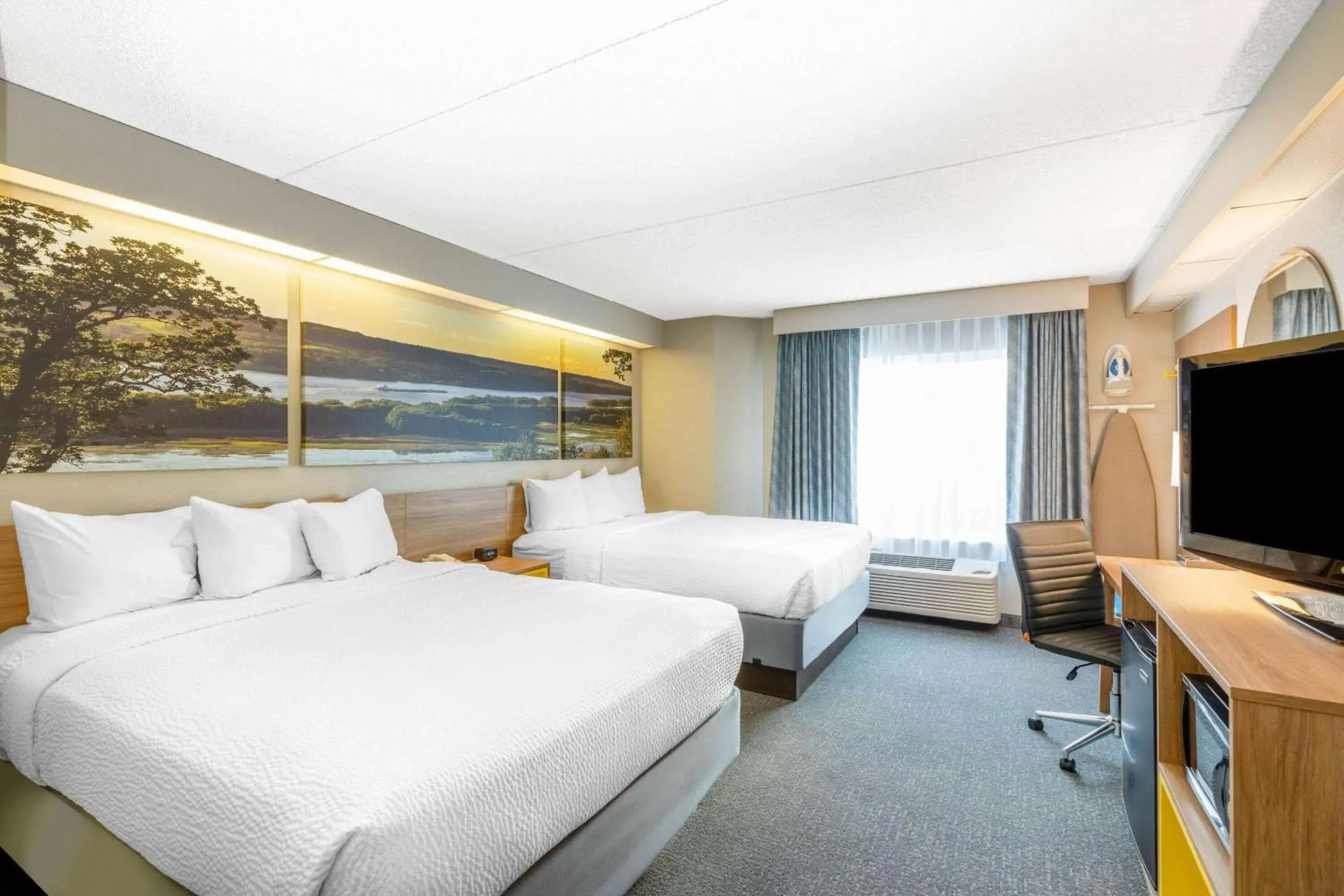 Photo of the whole room, Bed in Days Inn by Wyndham Eagan Minnesota Near Mall of America Photo of the whole room, Bed in Days Inn by Wyndham Eagan Minnesota Near Mall of America