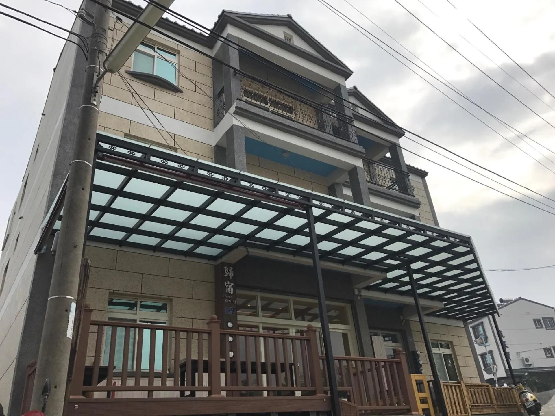 Facade/entrance in Home Coming