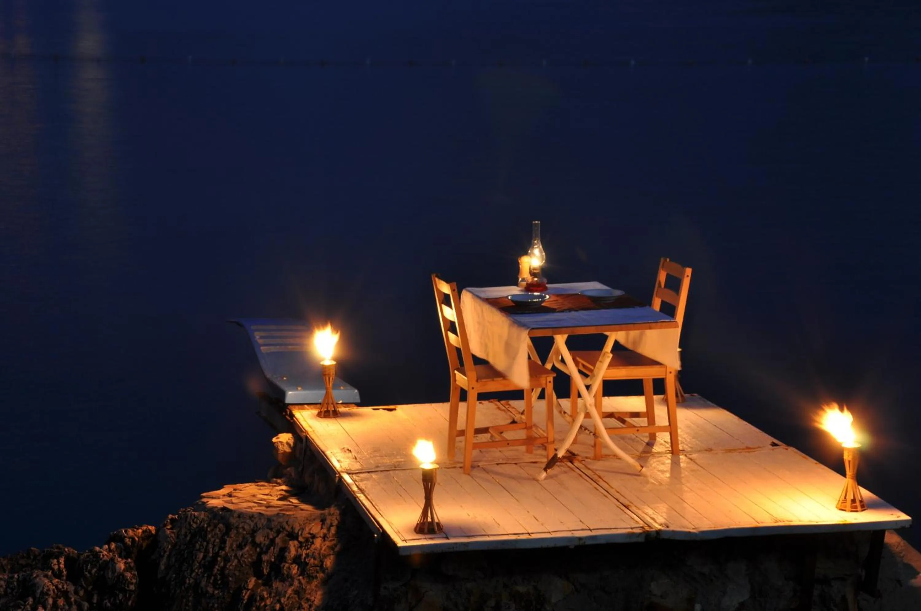 Restaurant/places to eat in Caretta Hotel