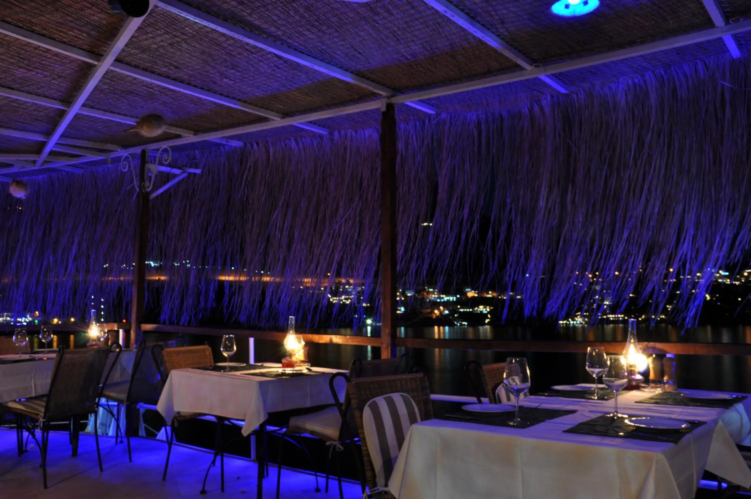 Restaurant/places to eat in Caretta Hotel