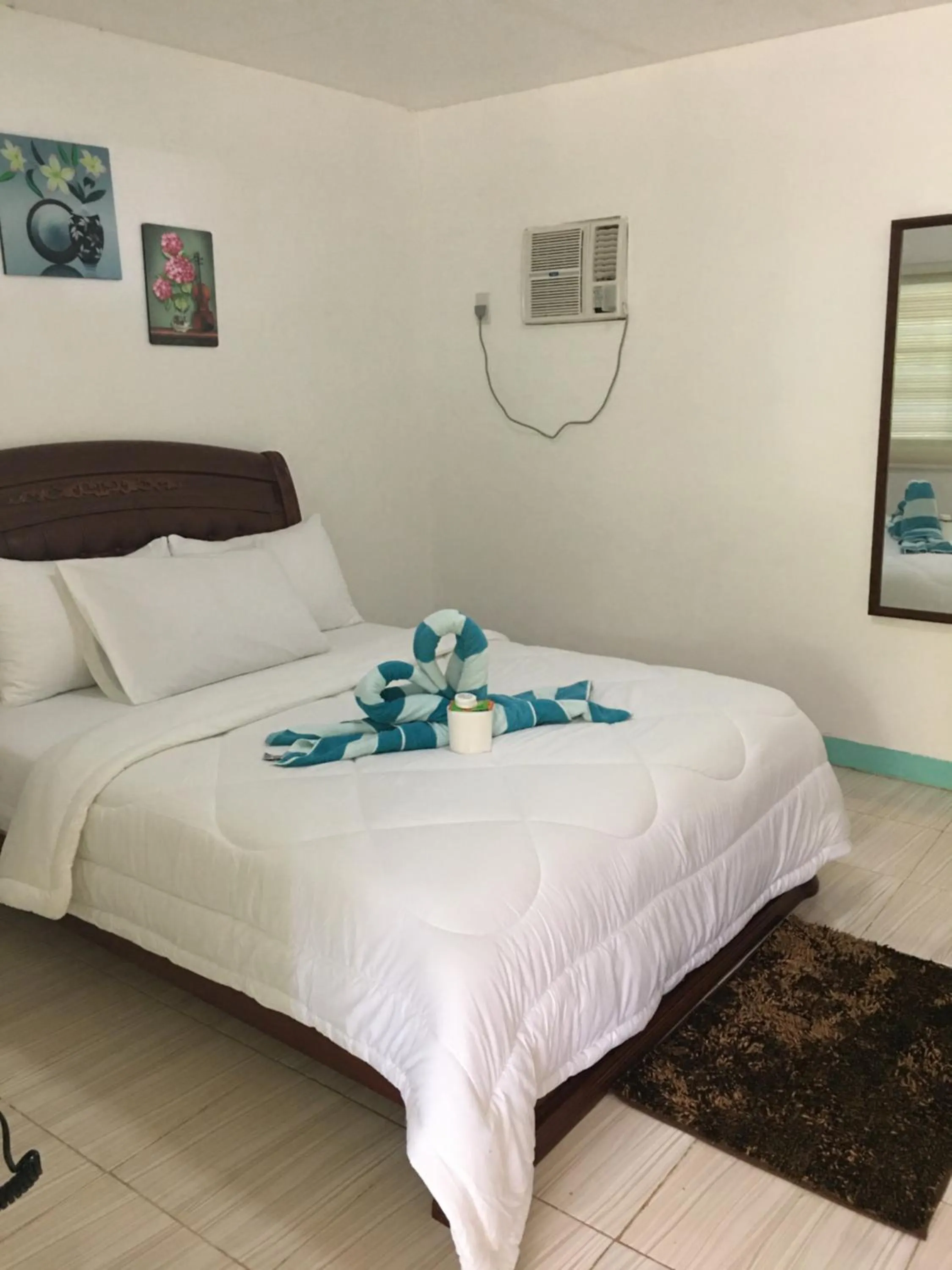 Bed in Mabuhay Thresher Dive Resort