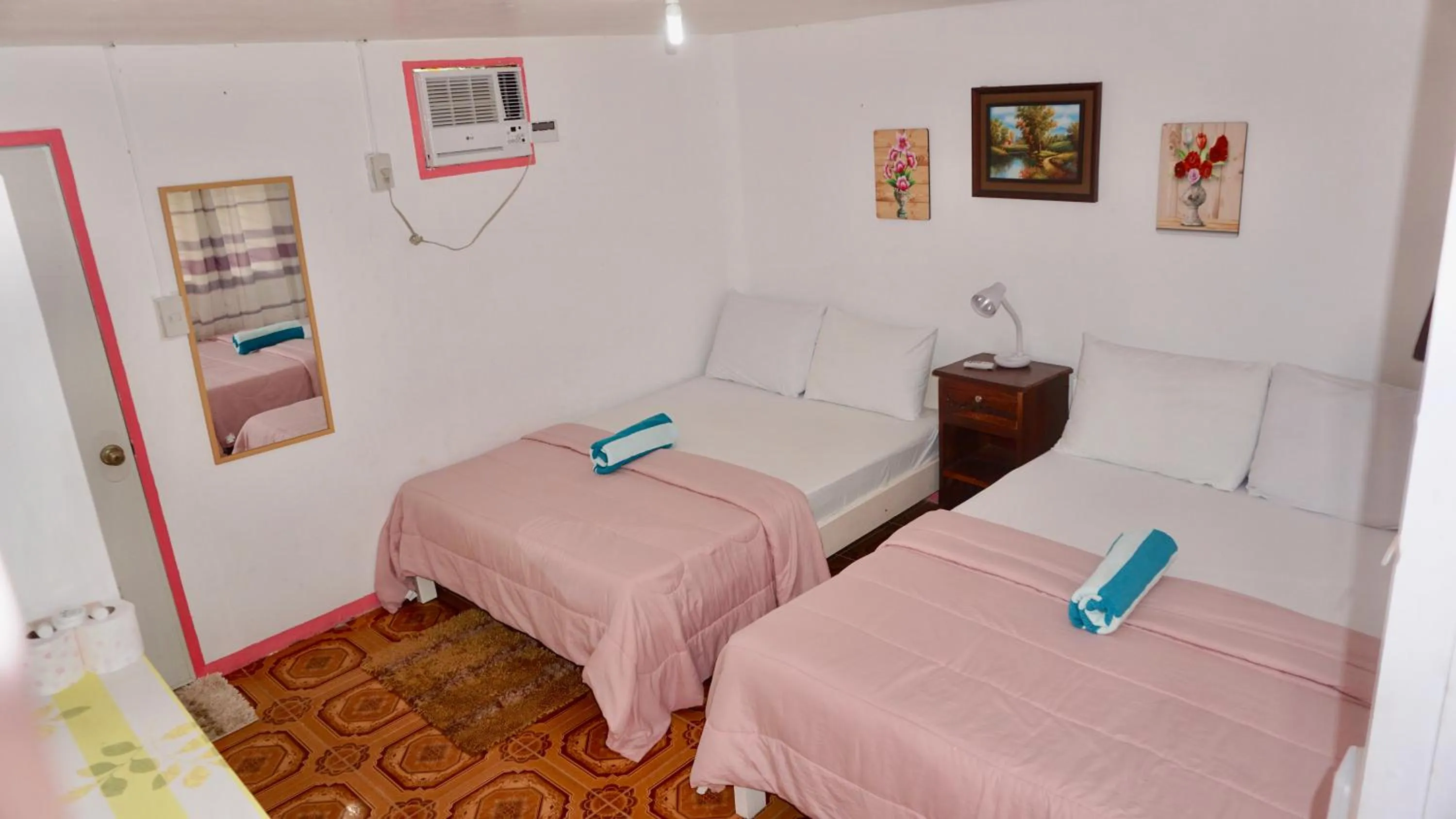 Bed in Mabuhay Thresher Dive Resort