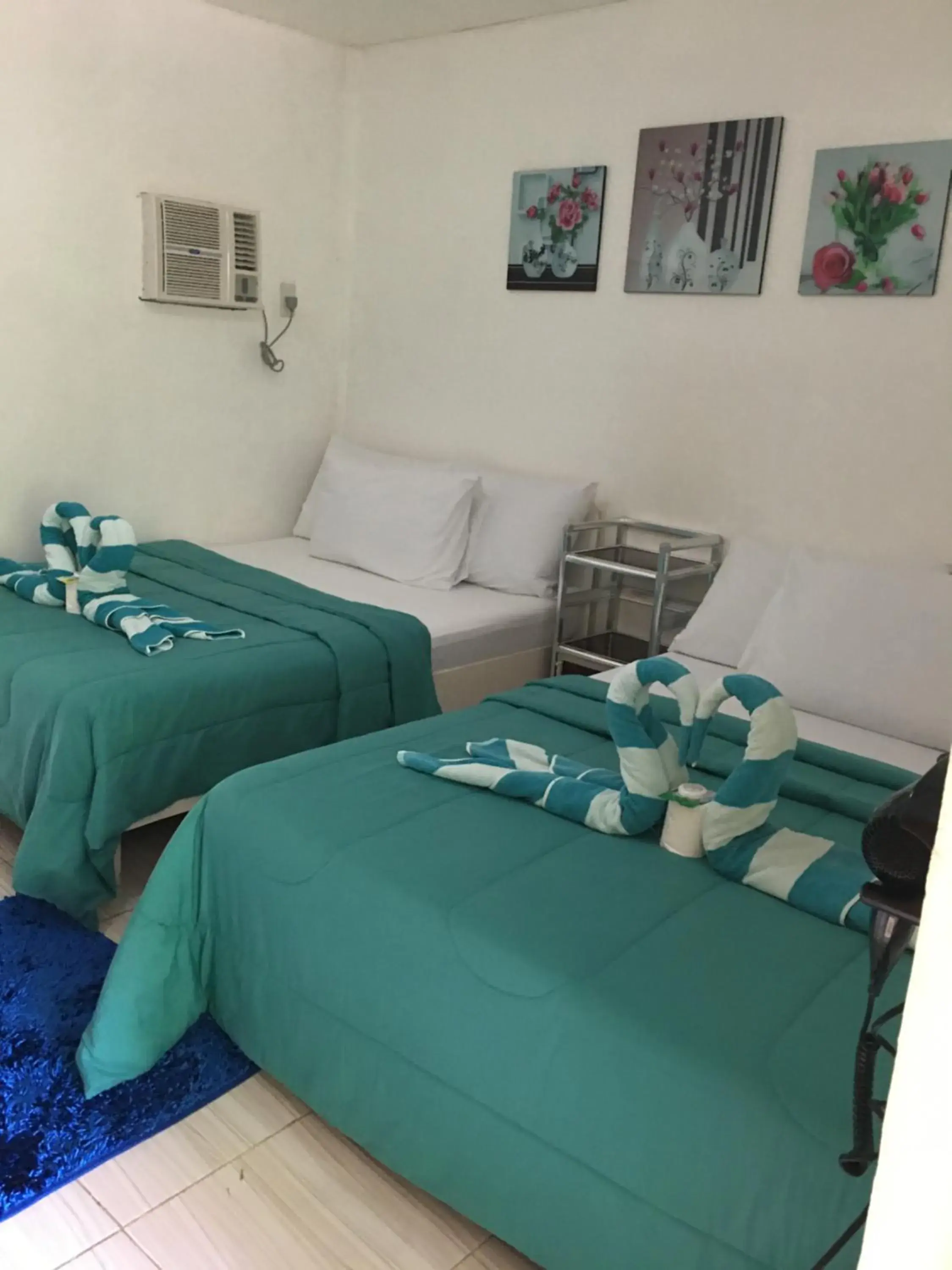 Bed in Mabuhay Thresher Dive Resort Bed in Mabuhay Thresher Dive Resort