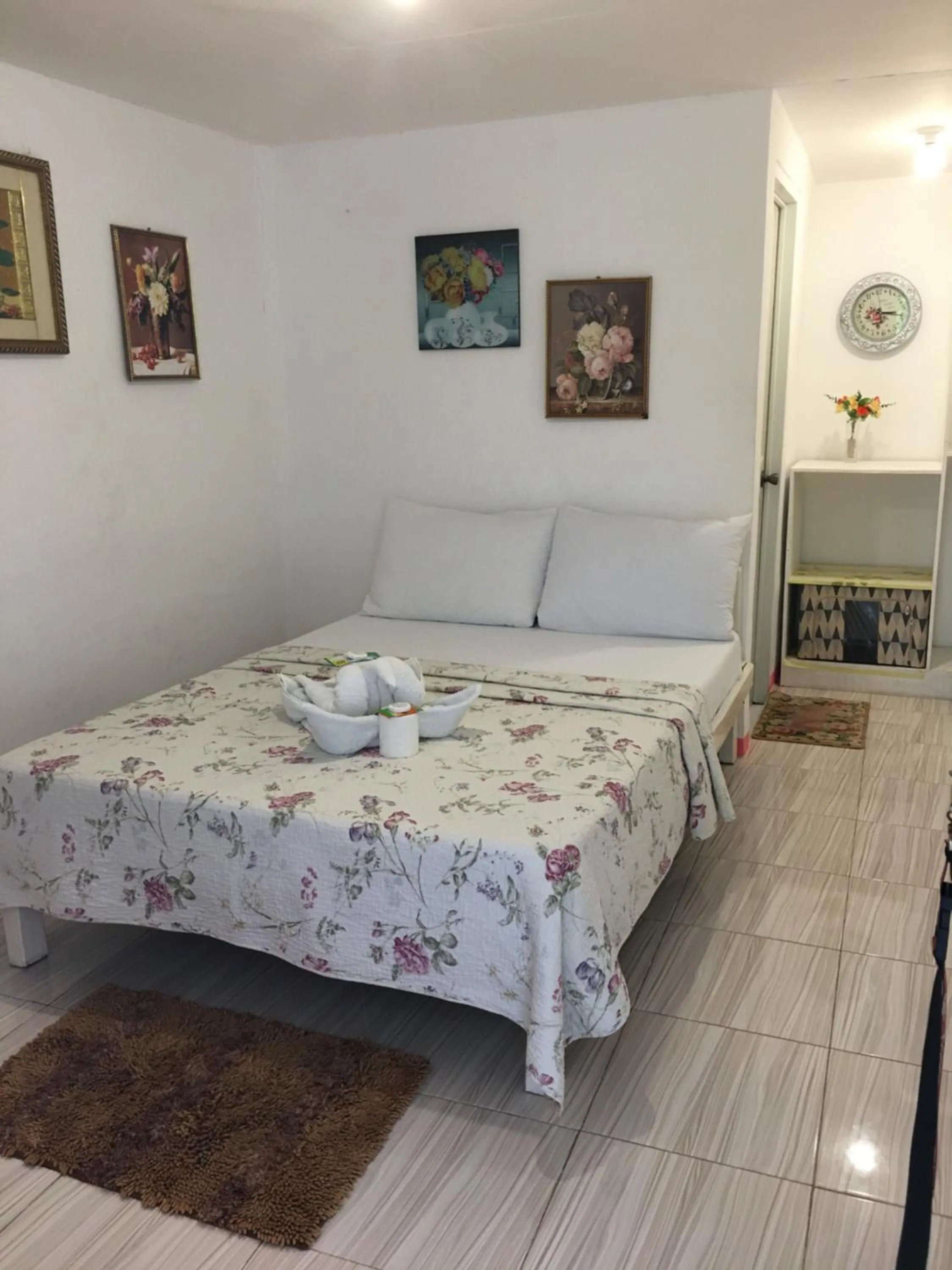 Bed in Mabuhay Thresher Dive Resort