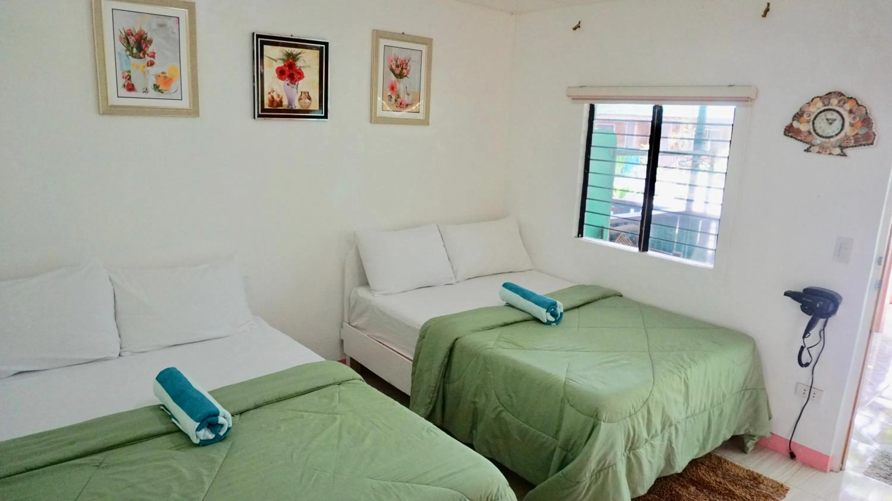 Bed in Mabuhay Thresher Dive Resort