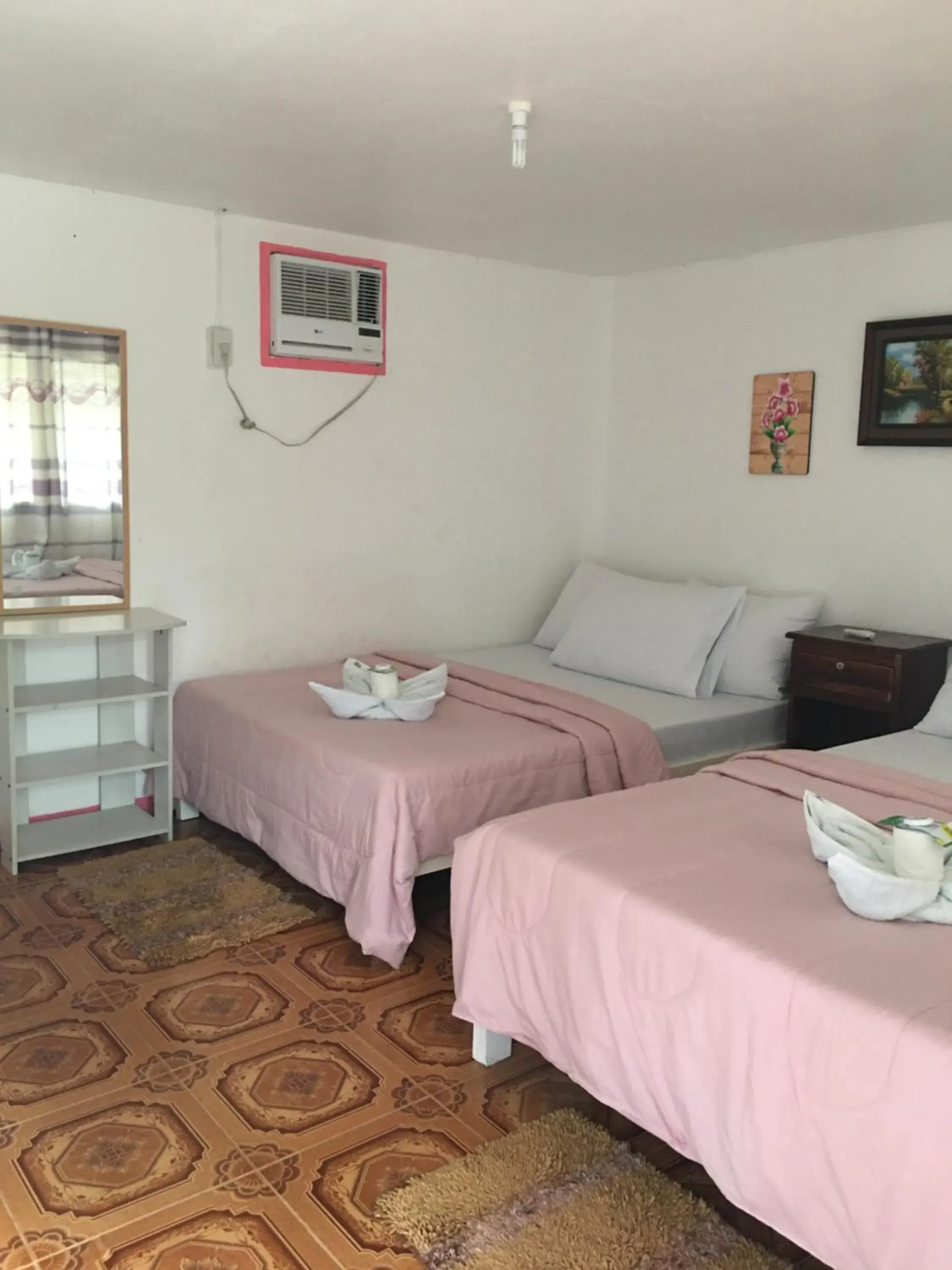 Bed in Mabuhay Thresher Dive Resort Bed in Mabuhay Thresher Dive Resort