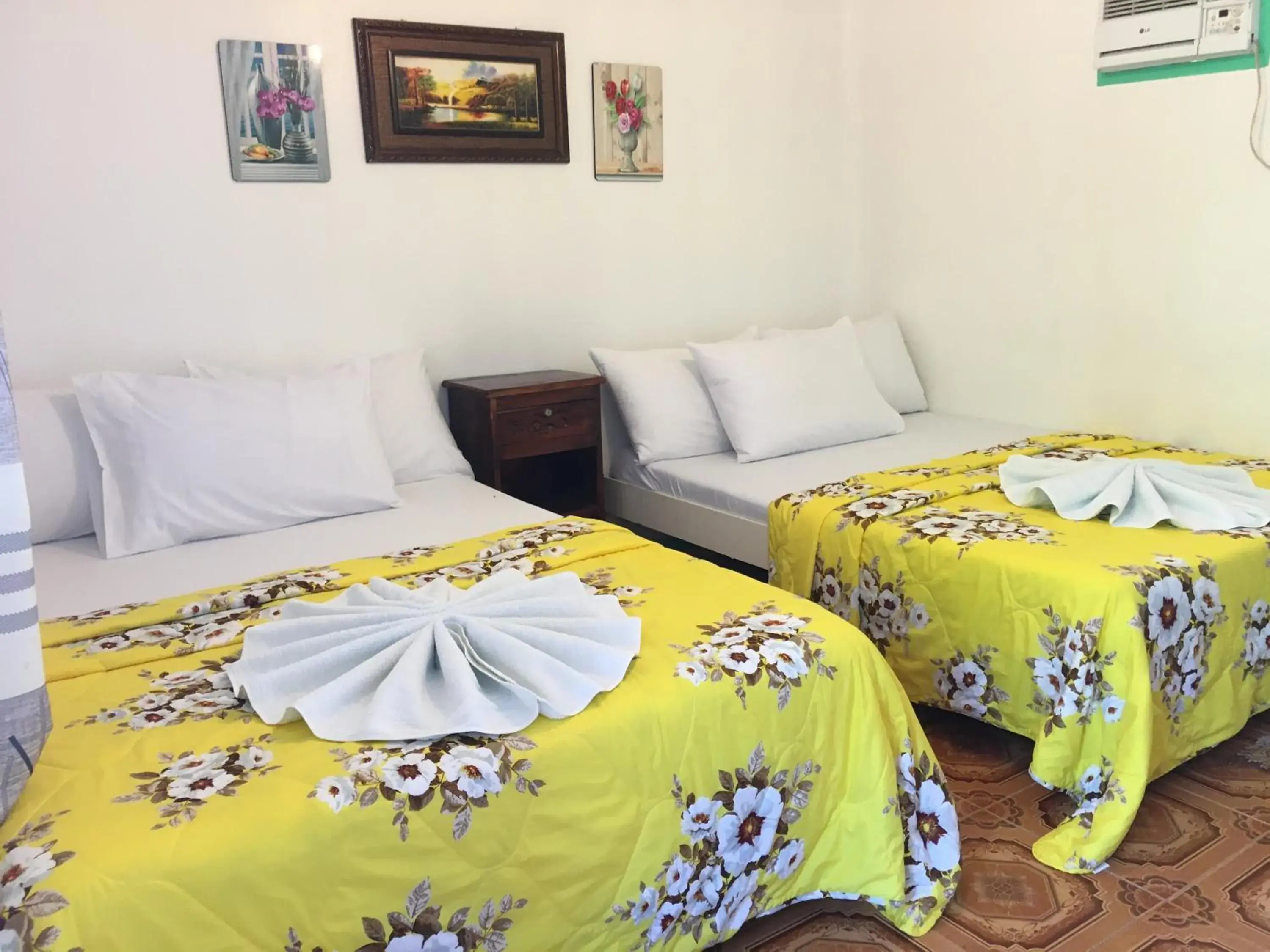 Bed in Mabuhay Thresher Dive Resort Bed in Mabuhay Thresher Dive Resort