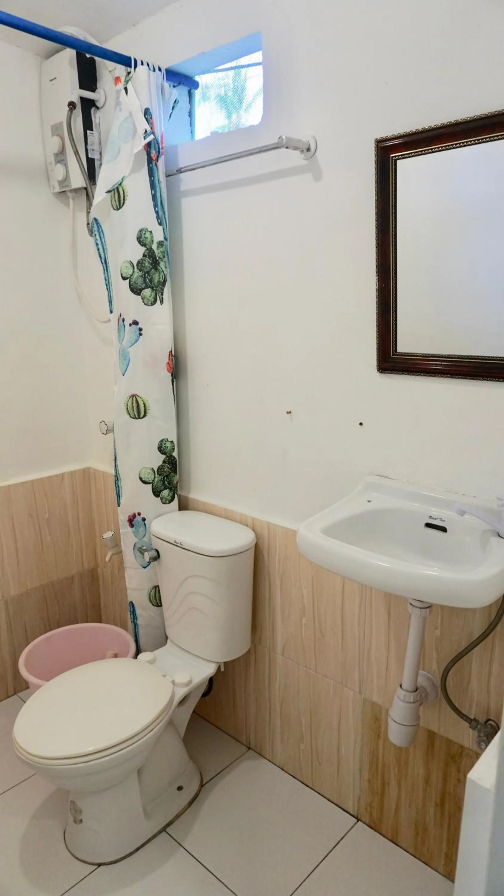 Shower in Mabuhay Thresher Dive Resort