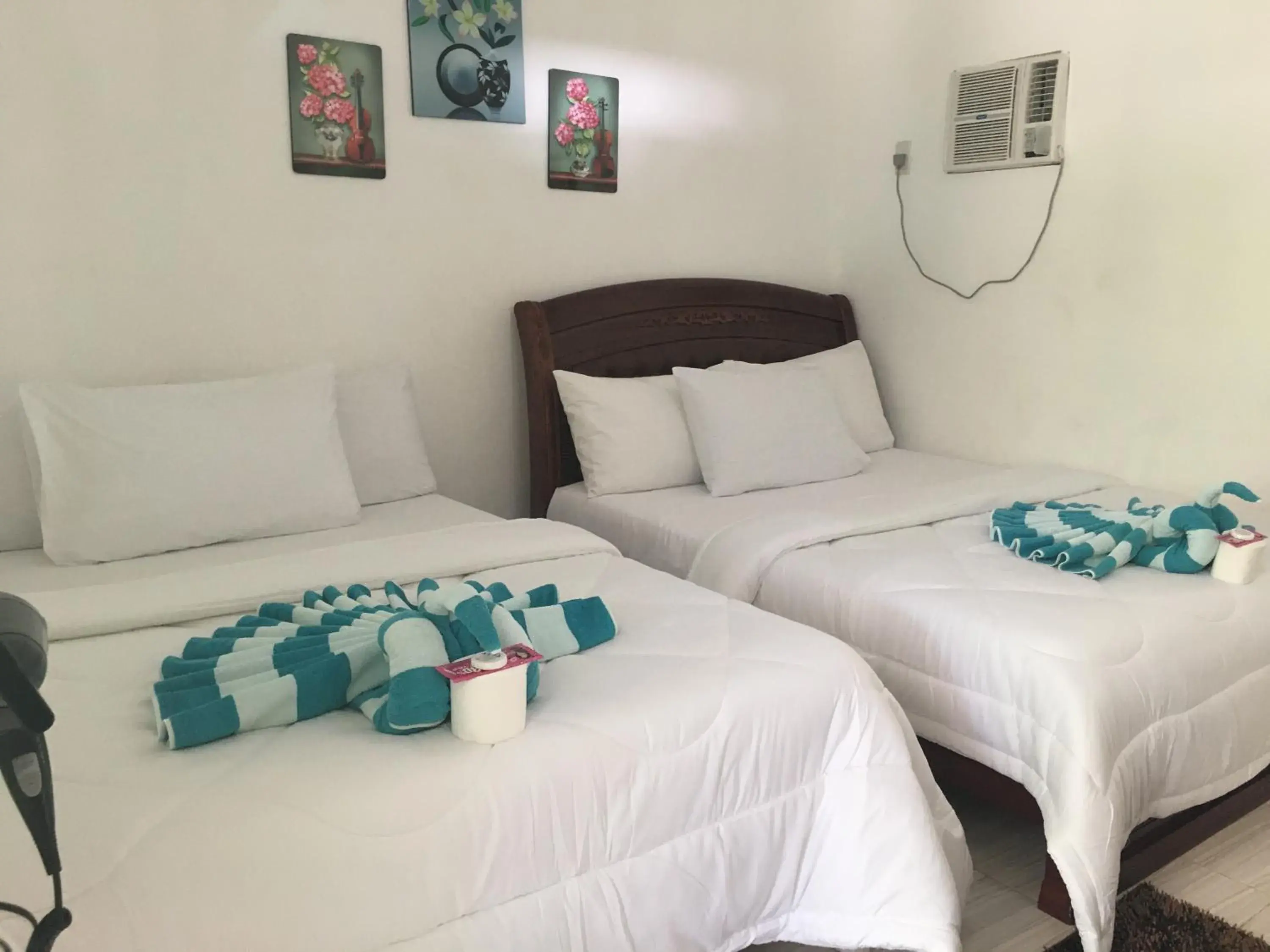 Bed in Mabuhay Thresher Dive Resort Bed in Mabuhay Thresher Dive Resort