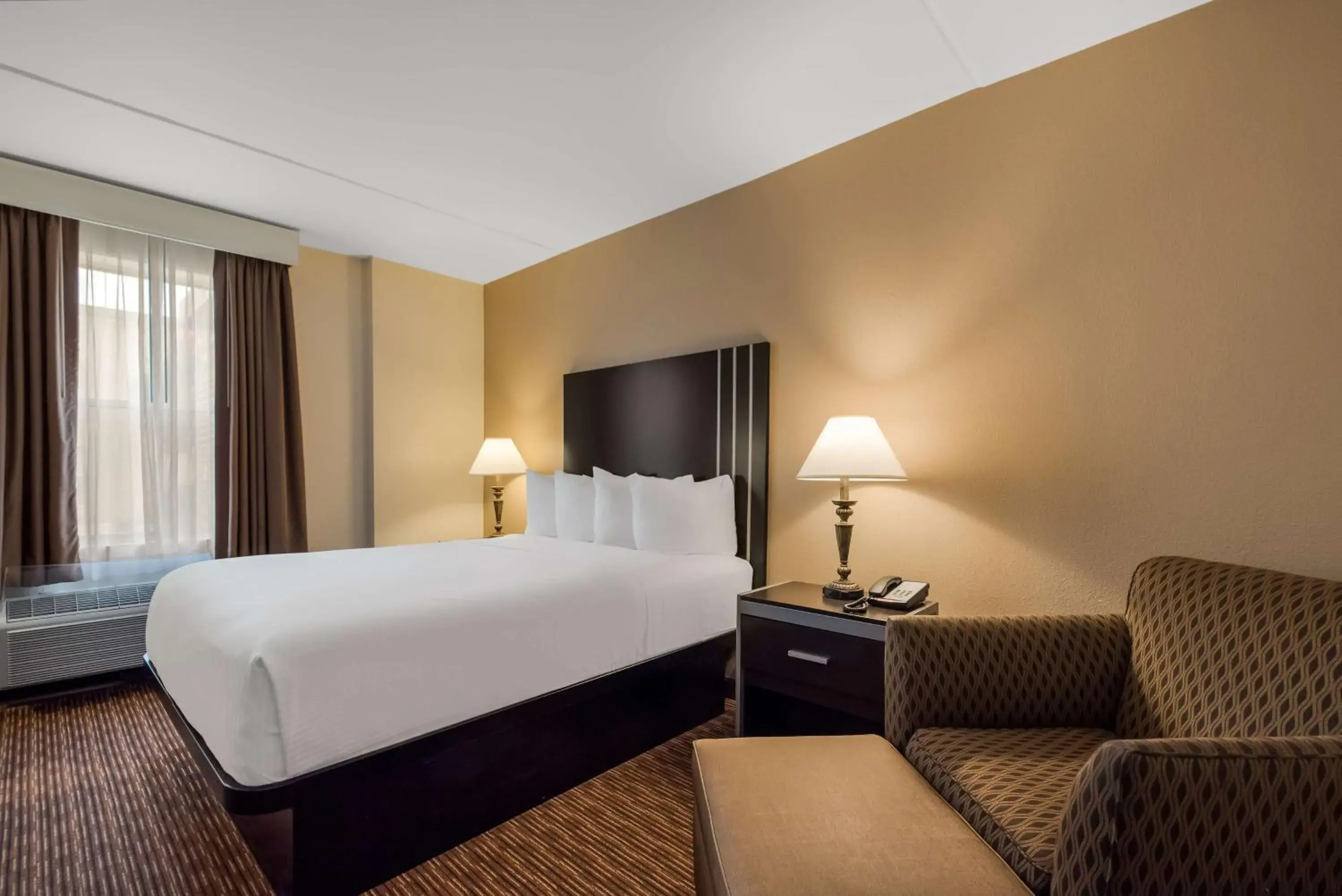 Bedroom, Bed in Best Western Philadelphia South - West Deptford Inn Bedroom, Bed in Best Western Philadelphia South - West Deptford Inn