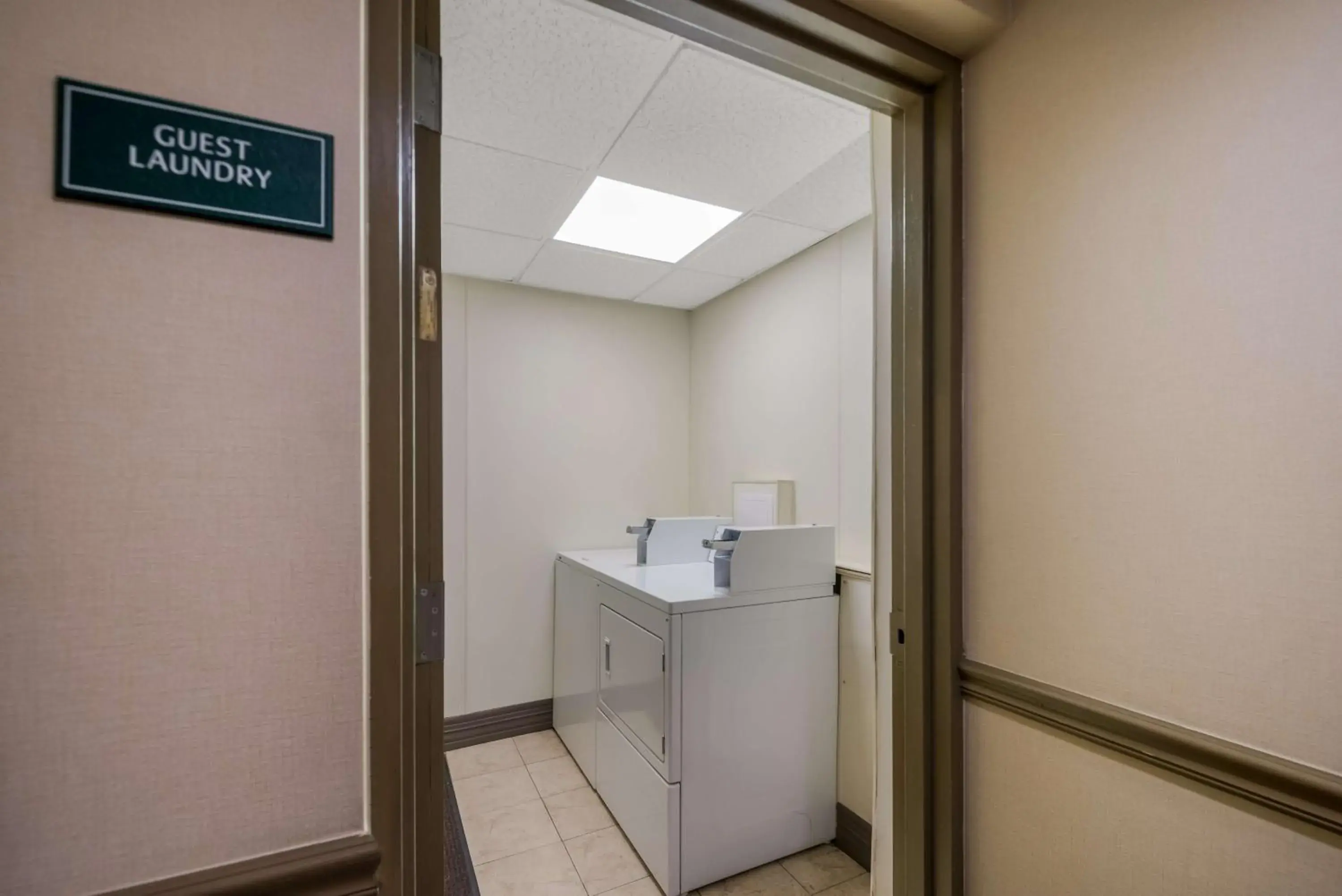 Property building in Best Western Philadelphia South - West Deptford Inn Property building in Best Western Philadelphia South - West Deptford Inn