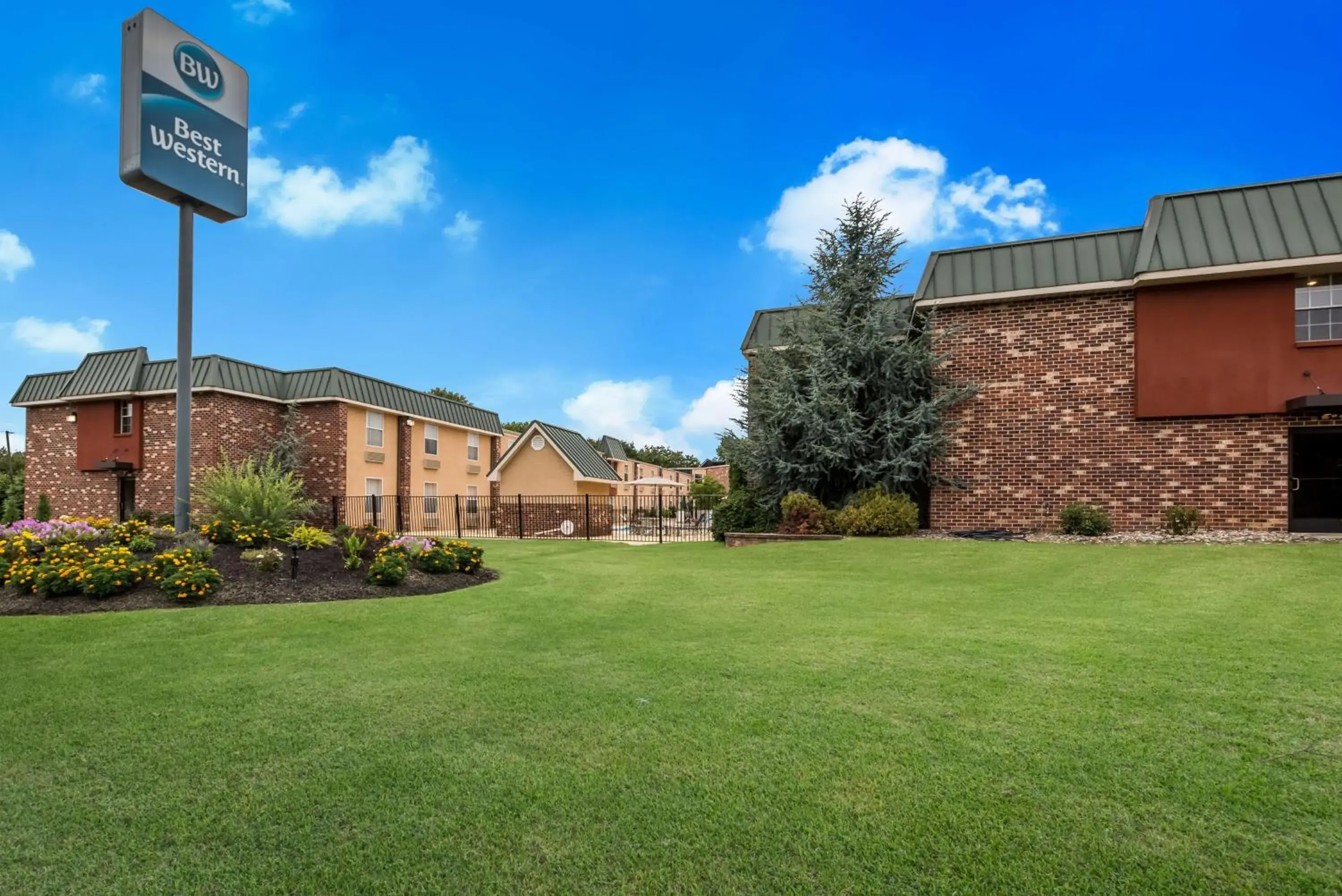 Property building in Best Western Philadelphia South - West Deptford Inn Property building in Best Western Philadelphia South - West Deptford Inn