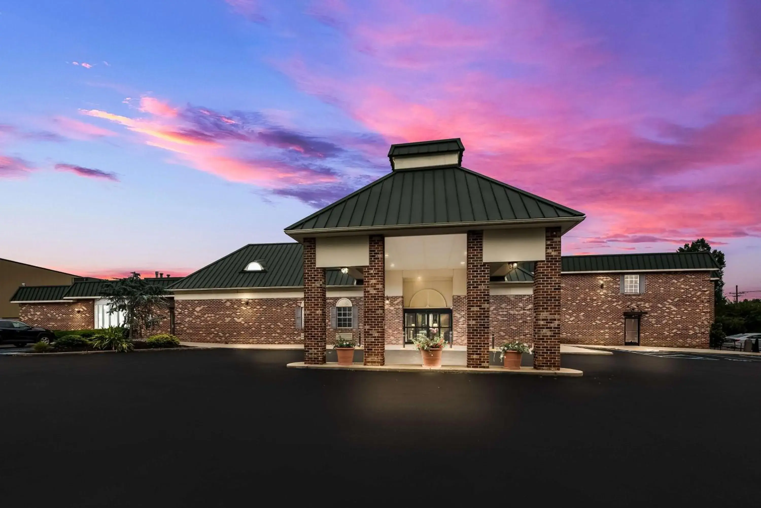 Property building in Best Western Philadelphia South - West Deptford Inn Property building in Best Western Philadelphia South - West Deptford Inn