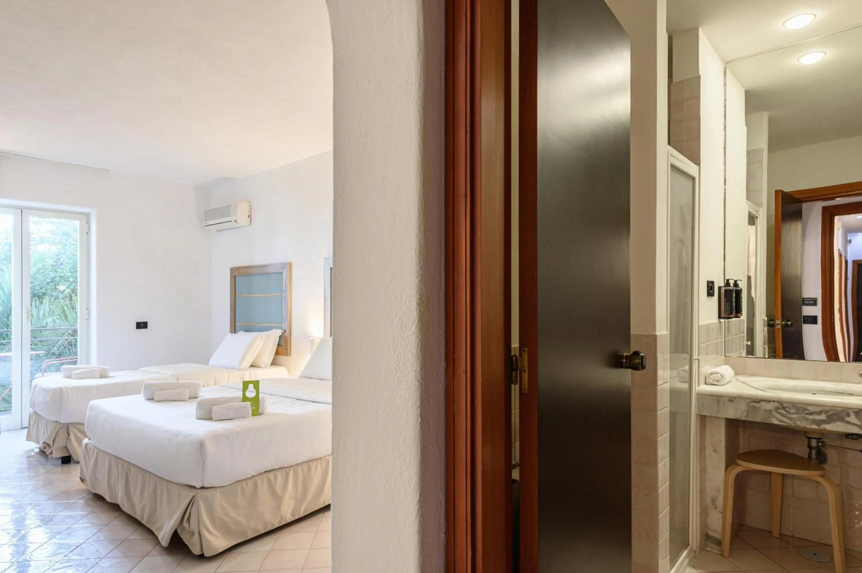 Photo of the whole room, Bed in B&B HOTEL Ischia San Nicola