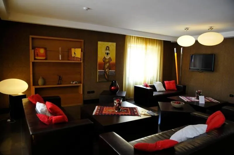 Communal lounge/ TV room in Hotel Fly