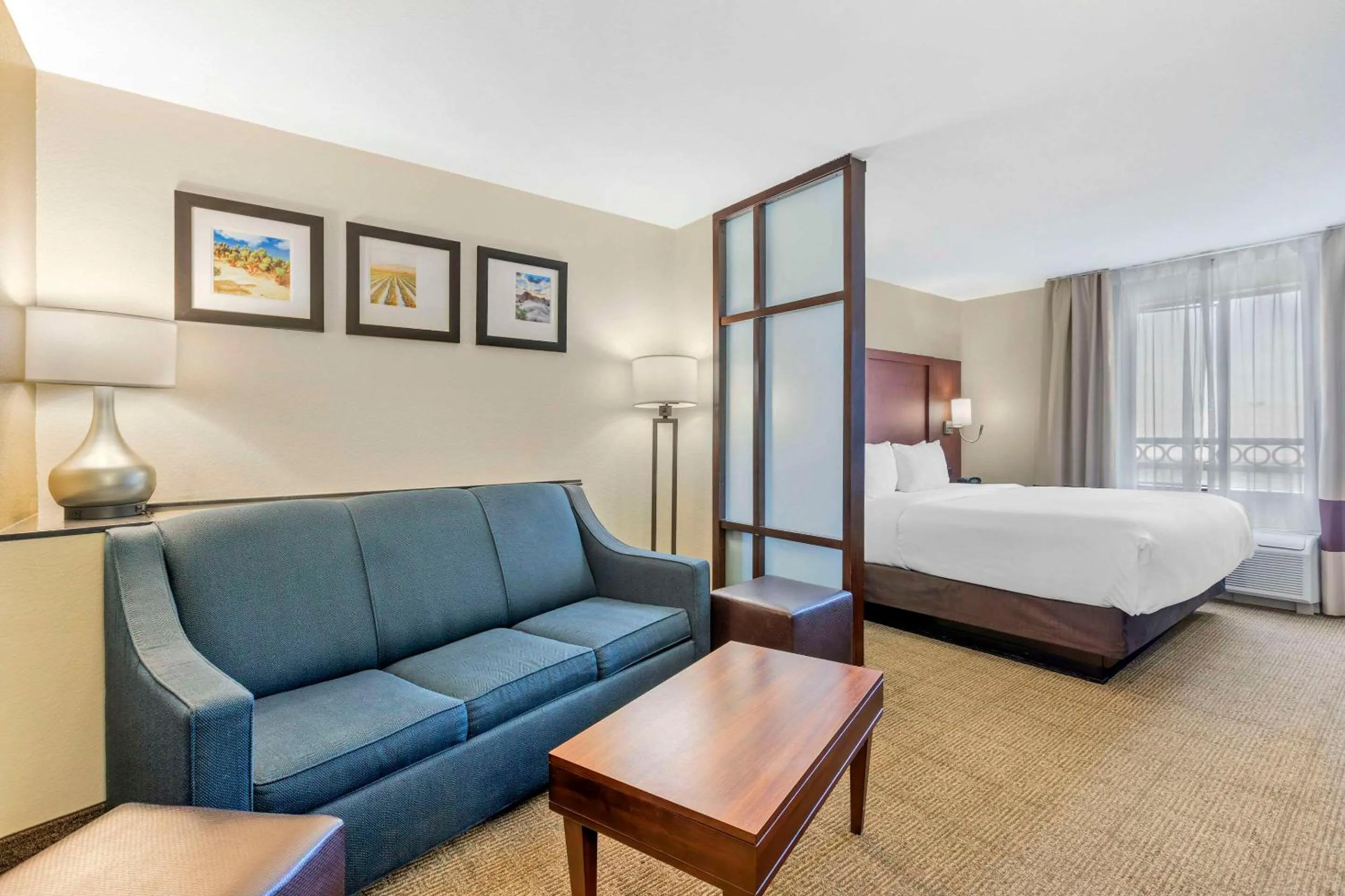 Bed in Comfort Suites Blythe