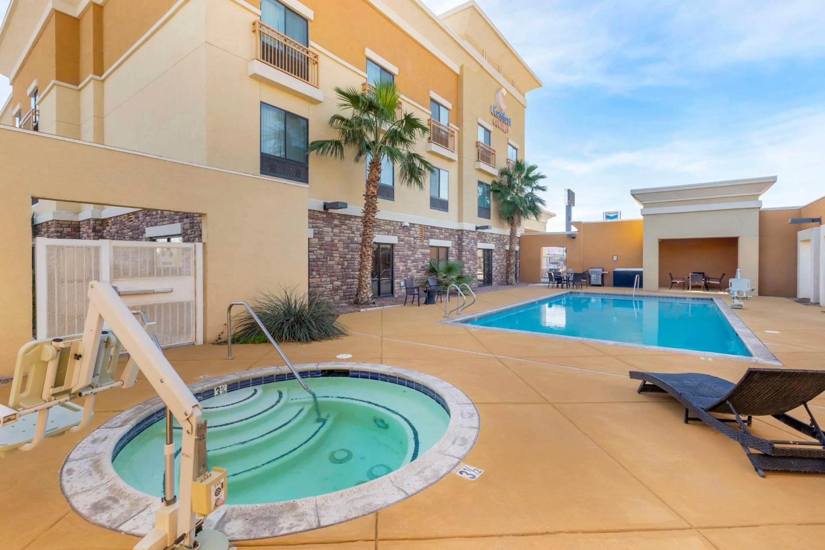 Property building in Comfort Suites Blythe