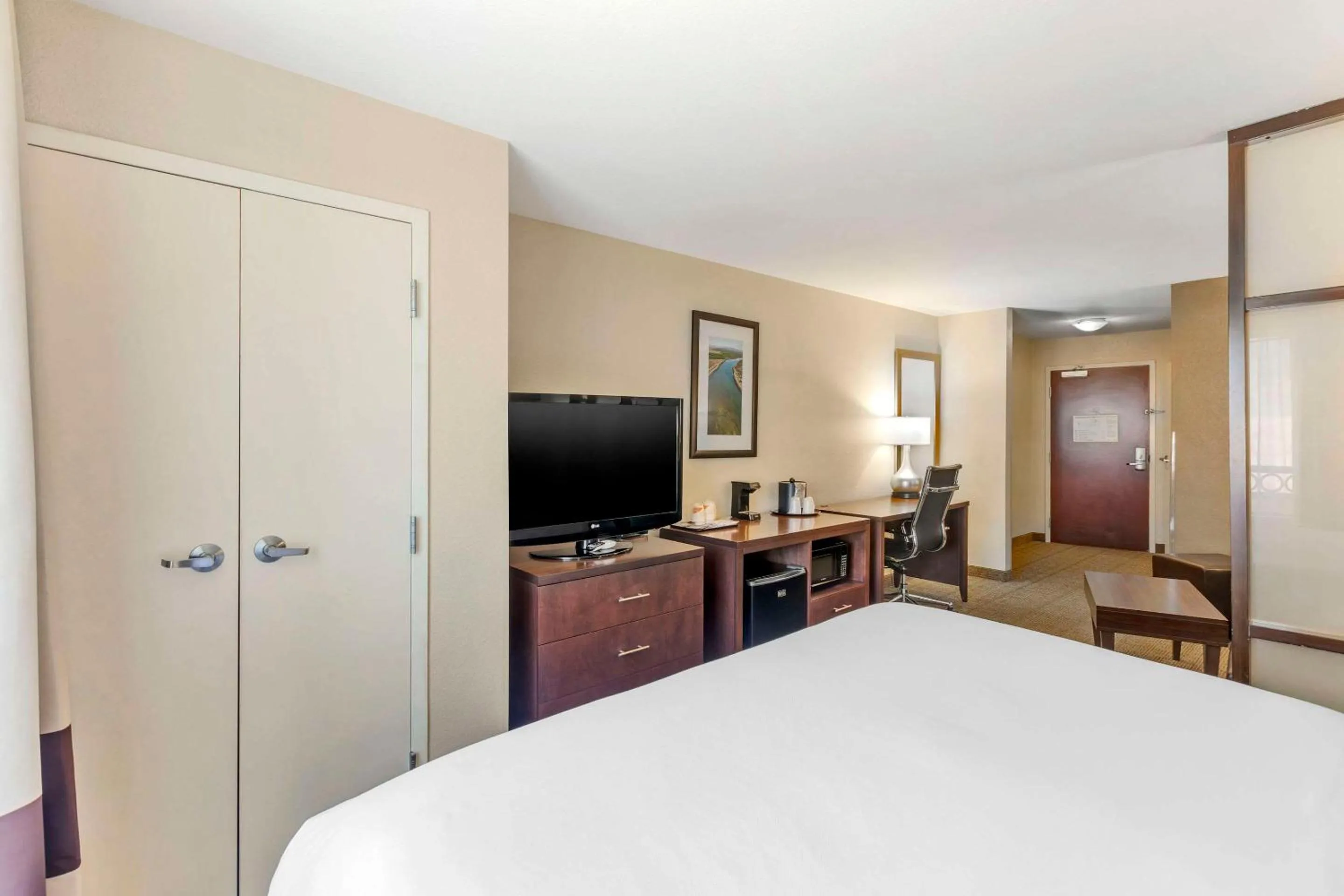 Bed in Comfort Suites Blythe