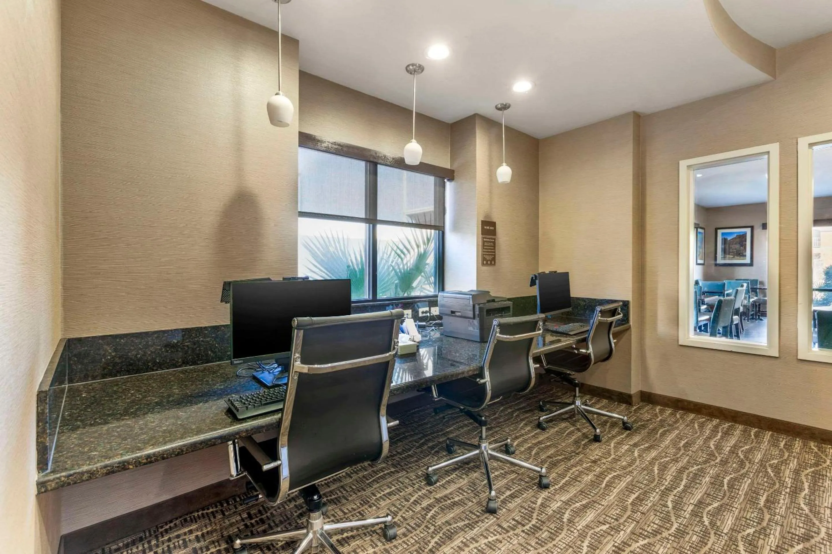 On-site shops in Comfort Suites Blythe