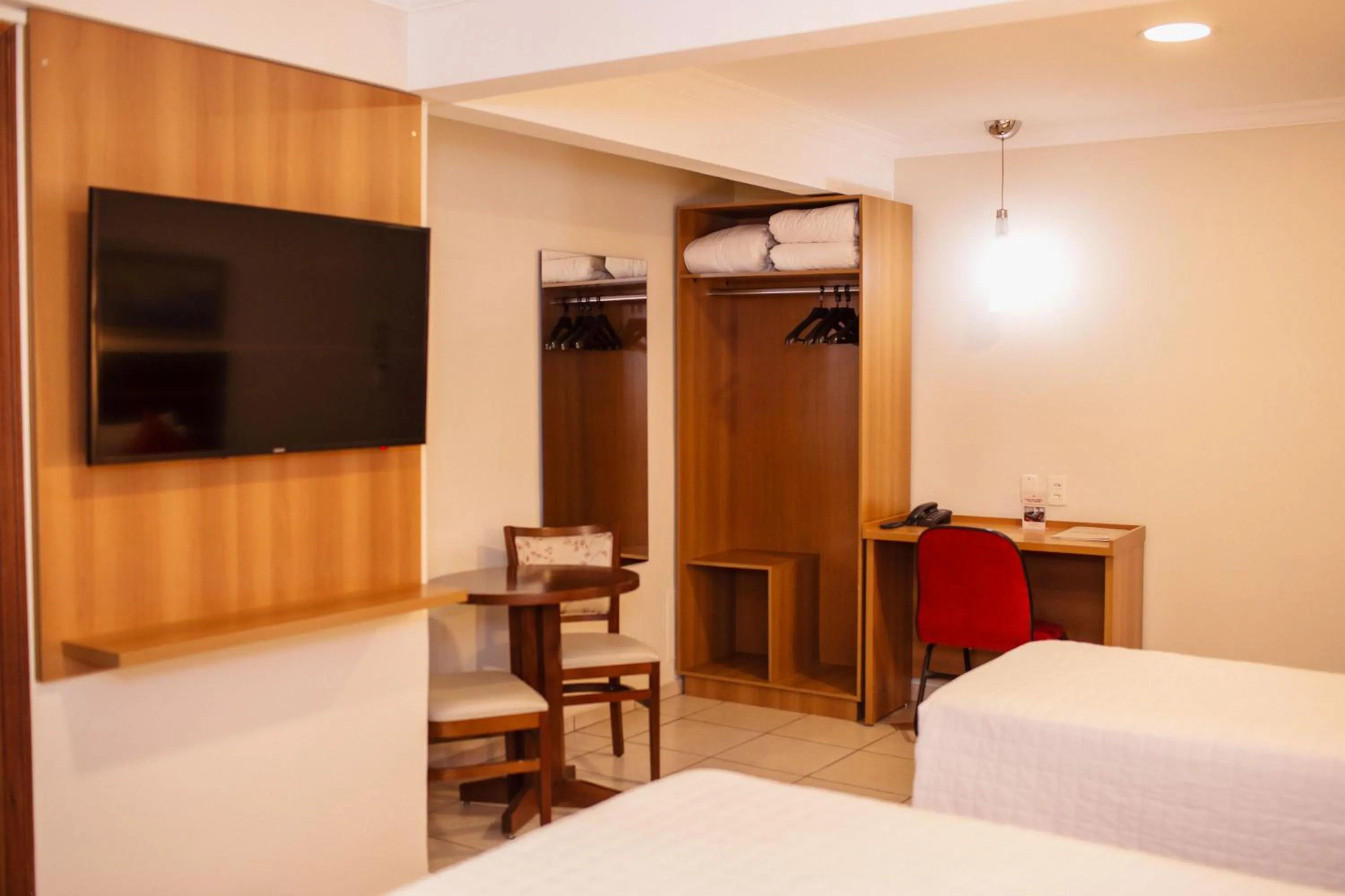 TV and multimedia, Bed in Hotel Ferraz