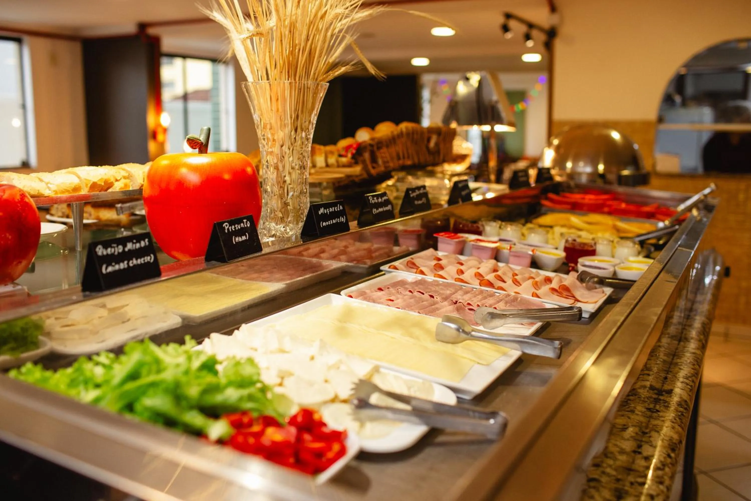 Buffet breakfast in Hotel Ferraz