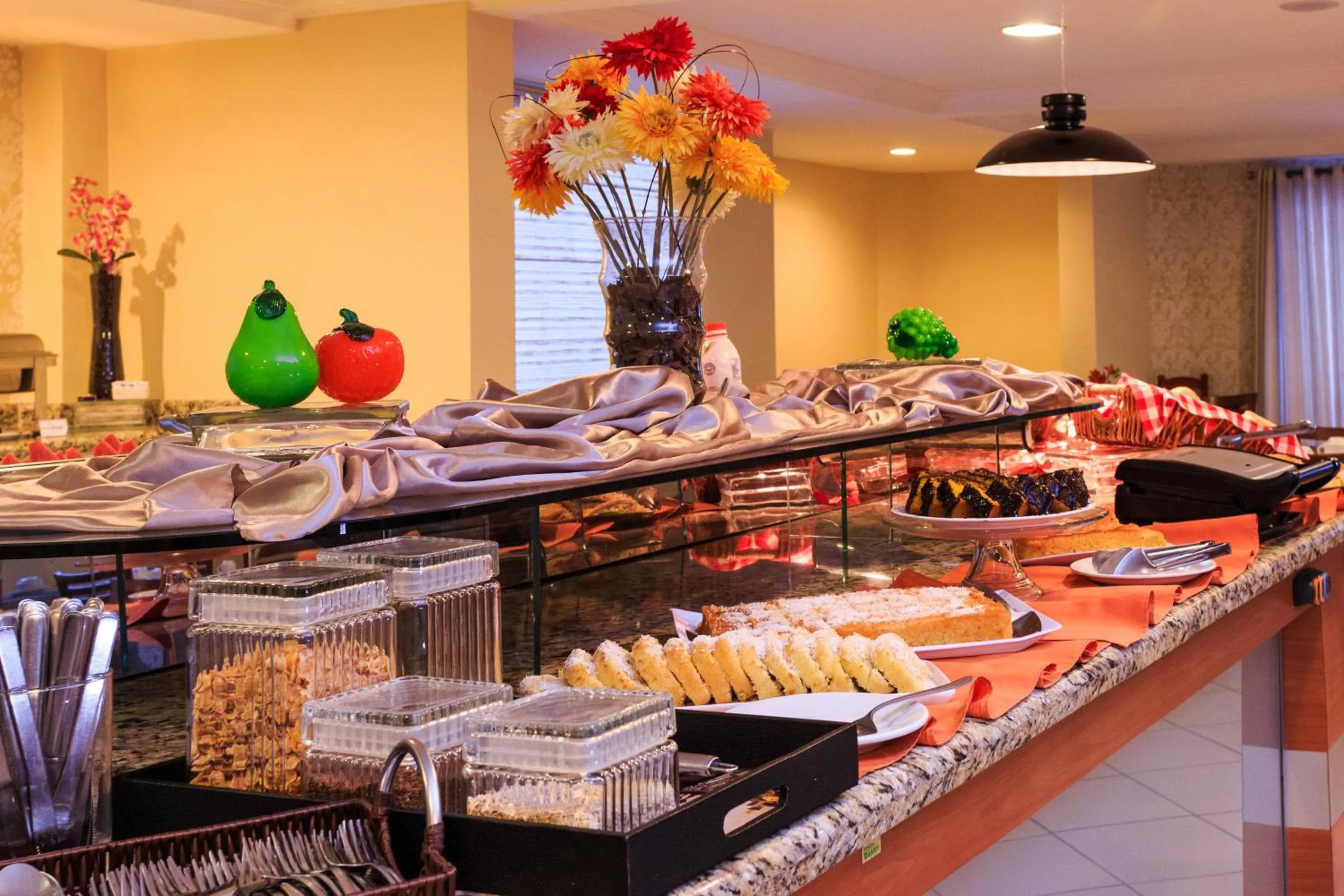 Buffet breakfast in Hotel Ferraz