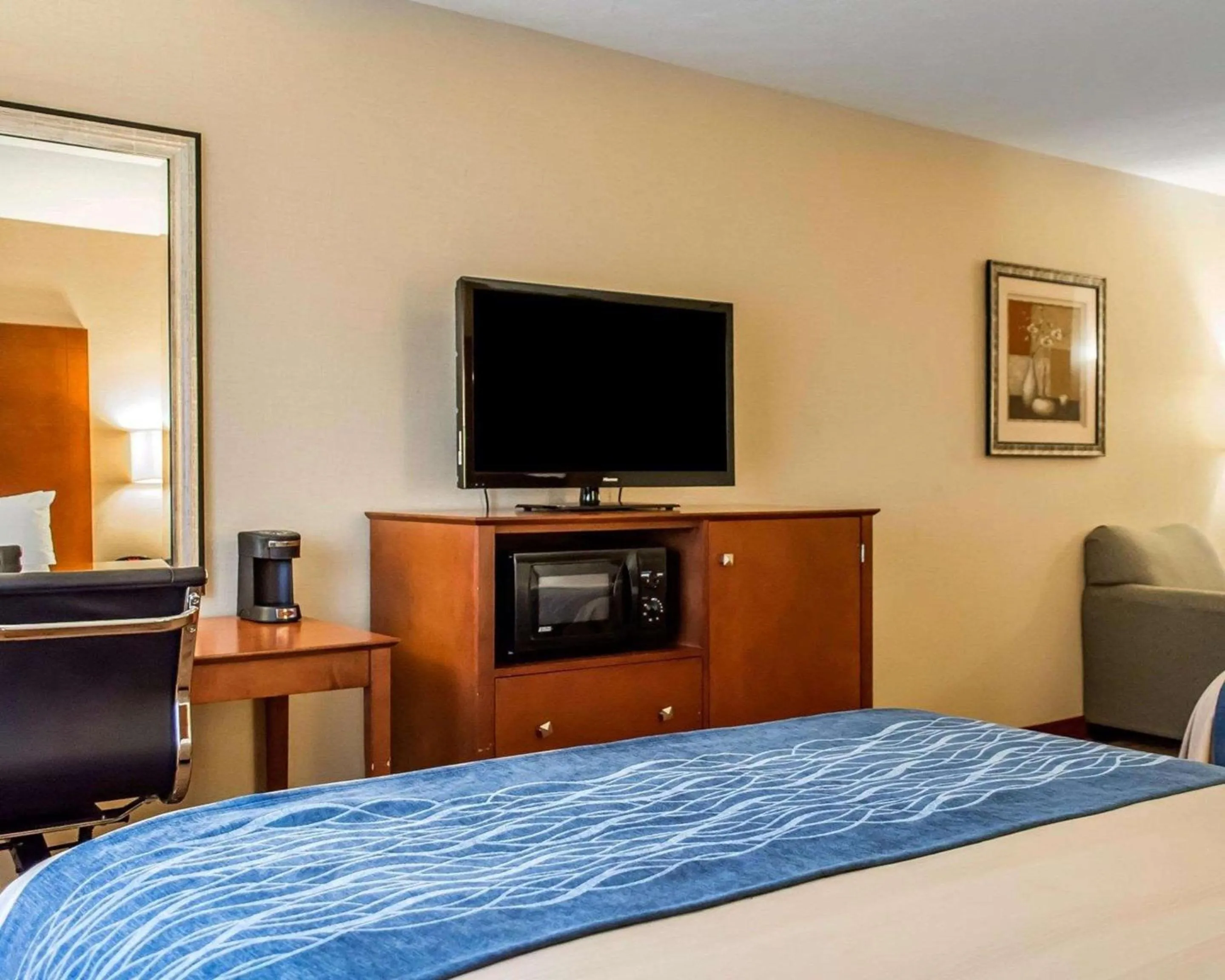 Bedroom, Bed in Comfort Inn & Suites Franklin East
