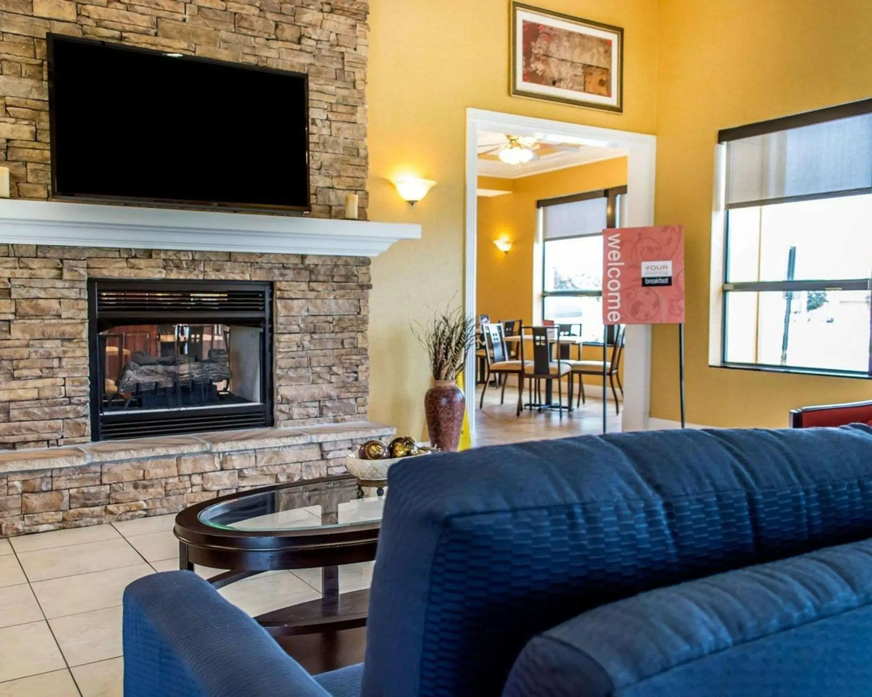 Lobby or reception, Lounge/Bar in Comfort Inn And Suites Franklin