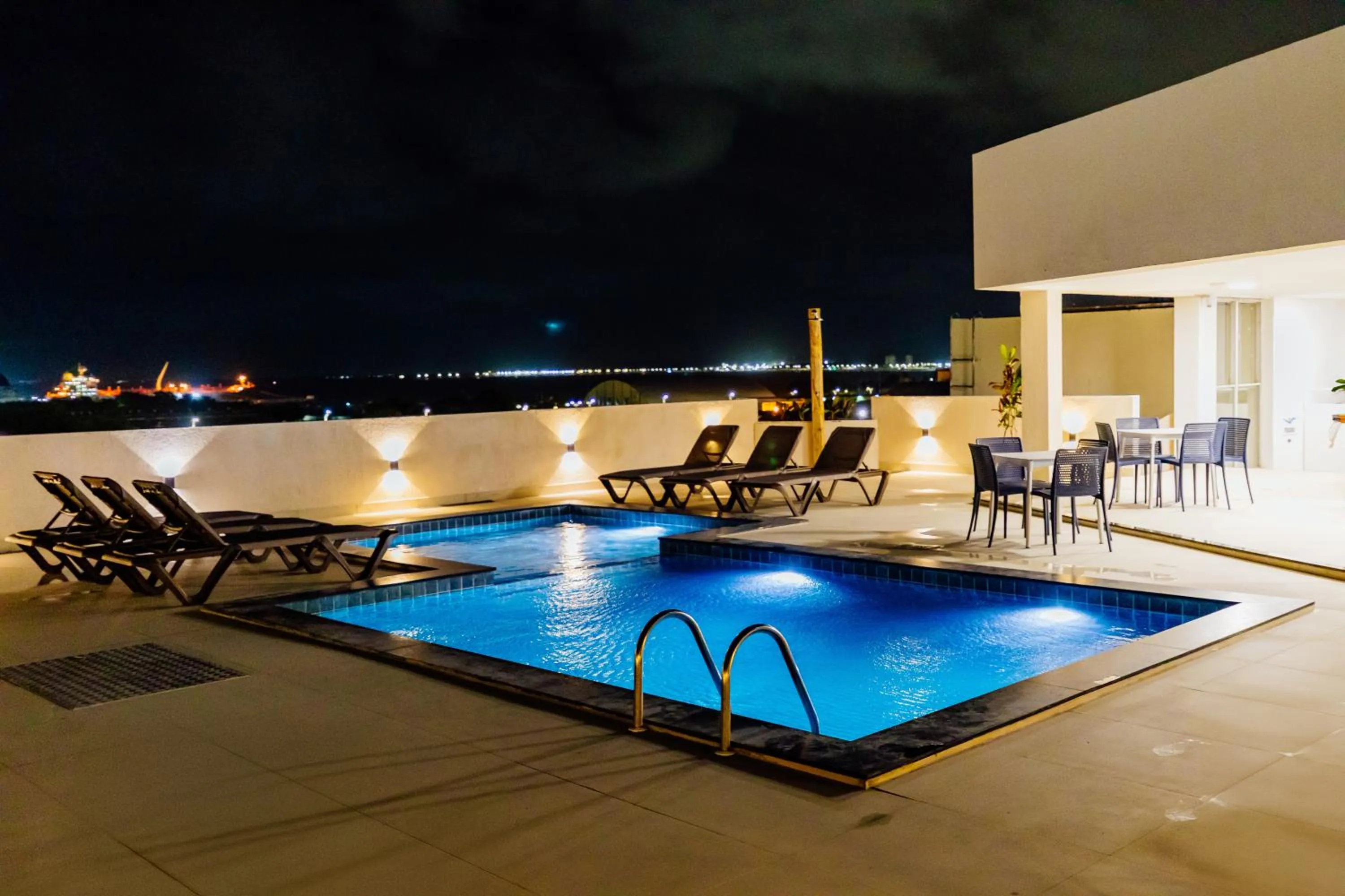 Night in El Aram Beach Express