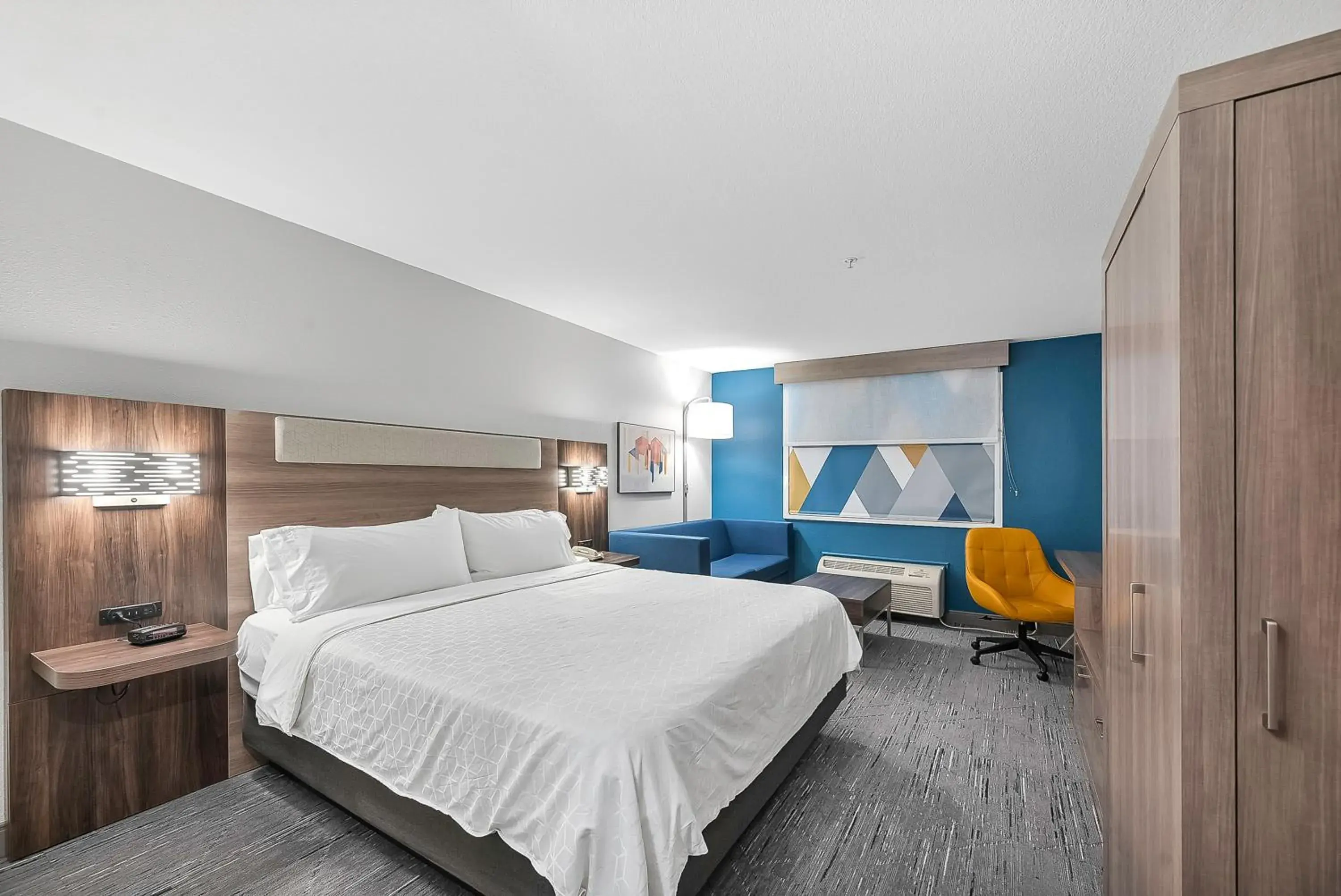 King Room with Sofa Bed in Holiday Inn Express Palestine by IHG King Room with Sofa Bed in Holiday Inn Express Palestine by IHG