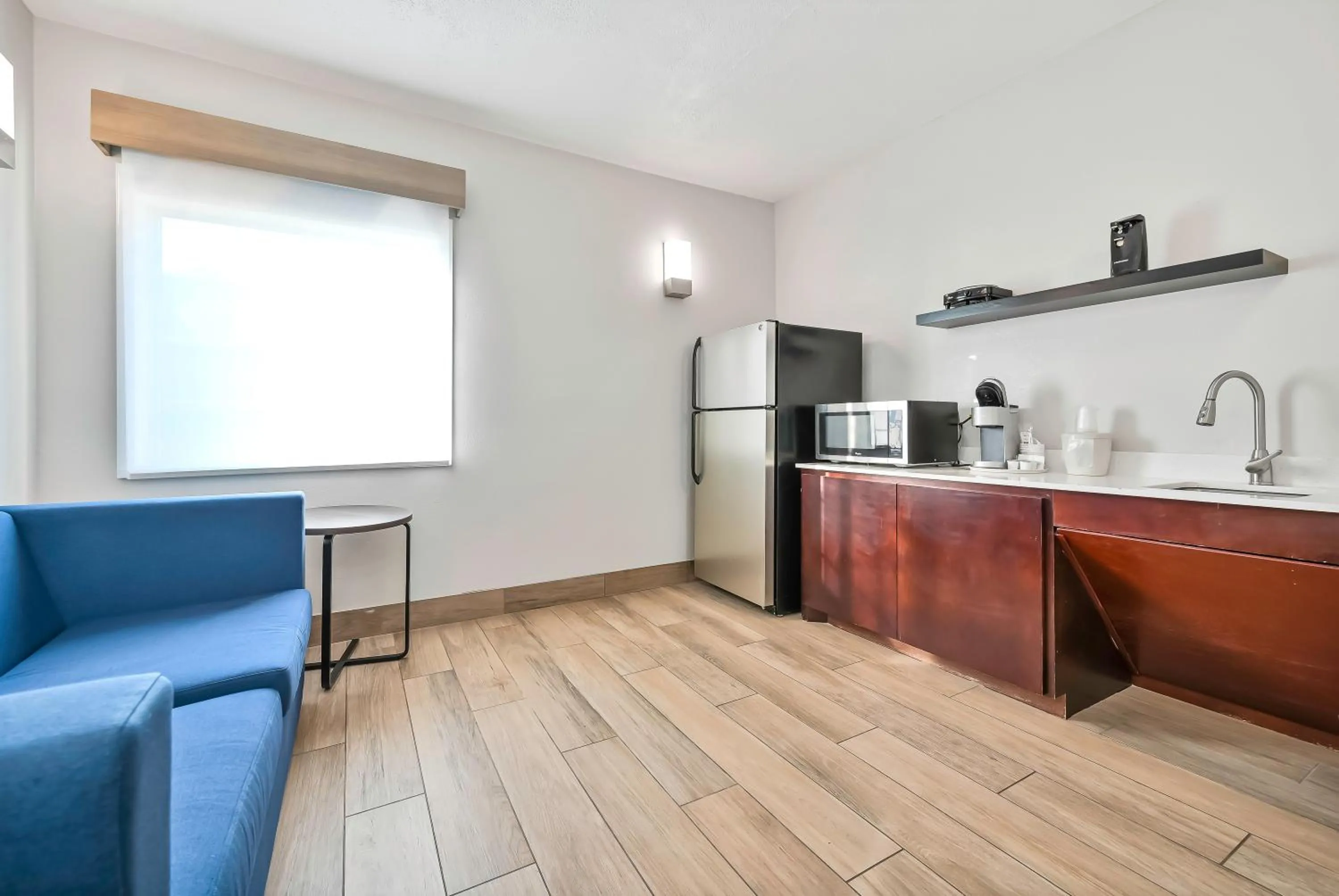 Kitchen or kitchenette in Holiday Inn Express Palestine by IHG