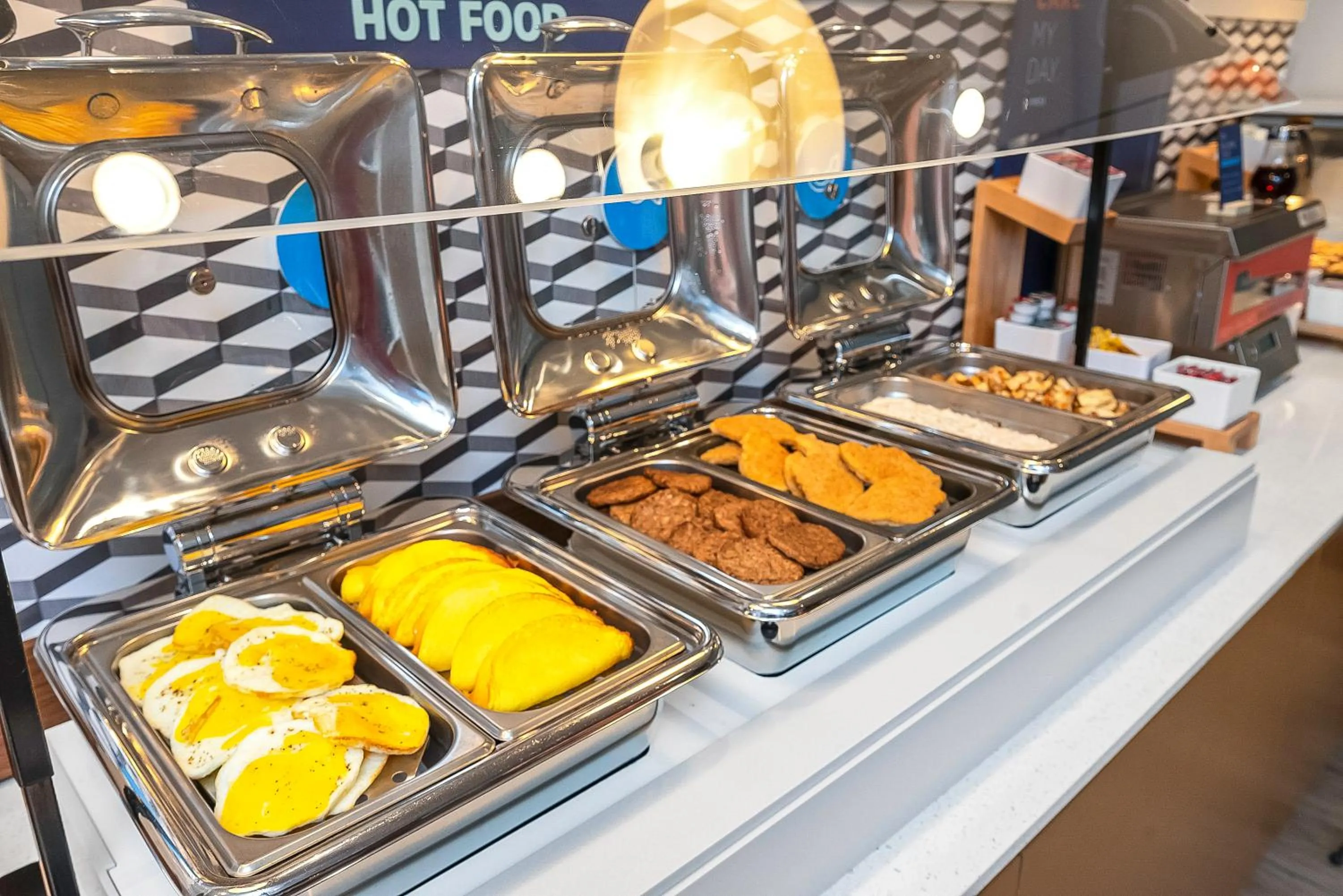 Breakfast in Holiday Inn Express Palestine by IHG