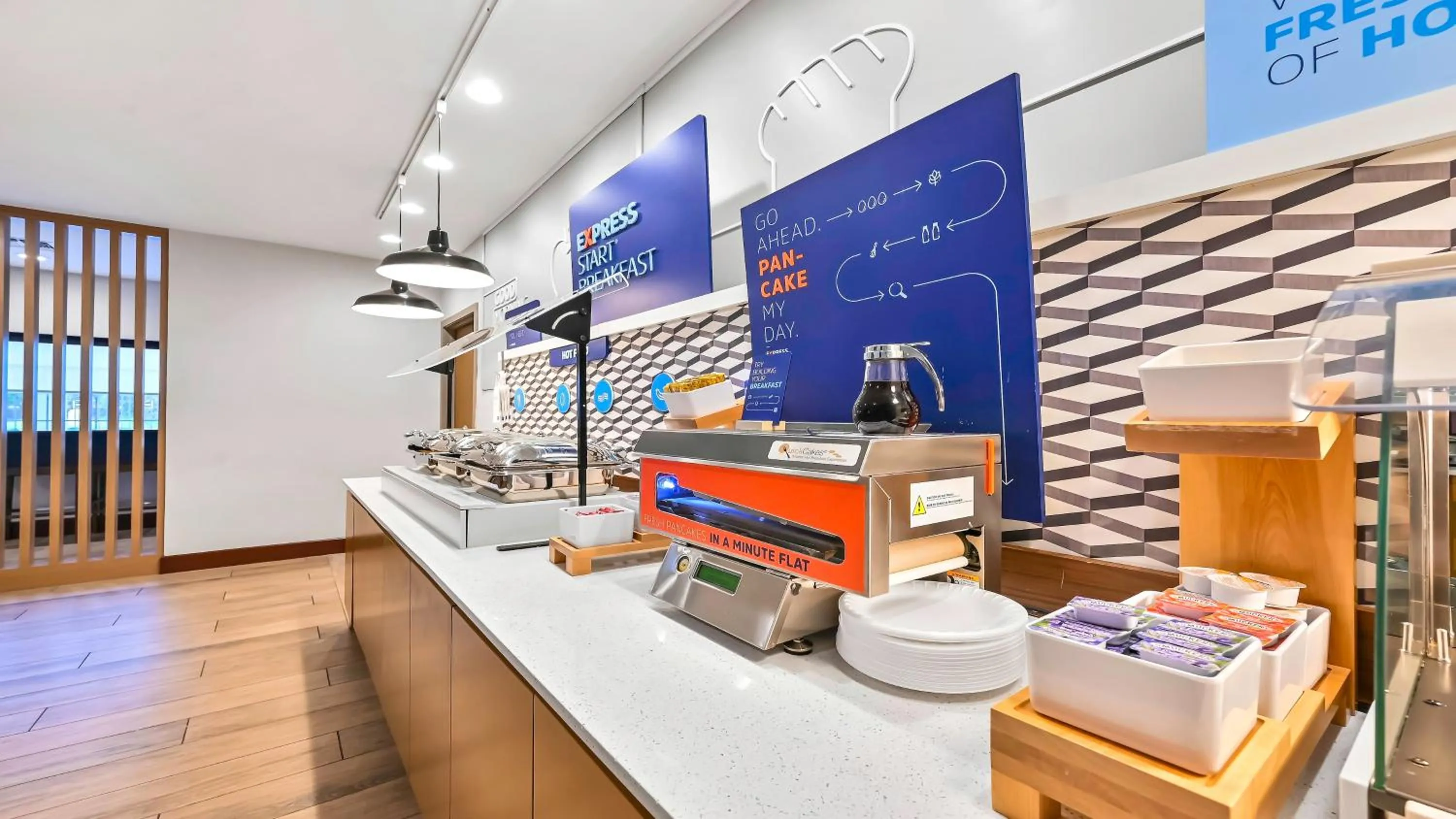 Breakfast in Holiday Inn Express Palestine by IHG