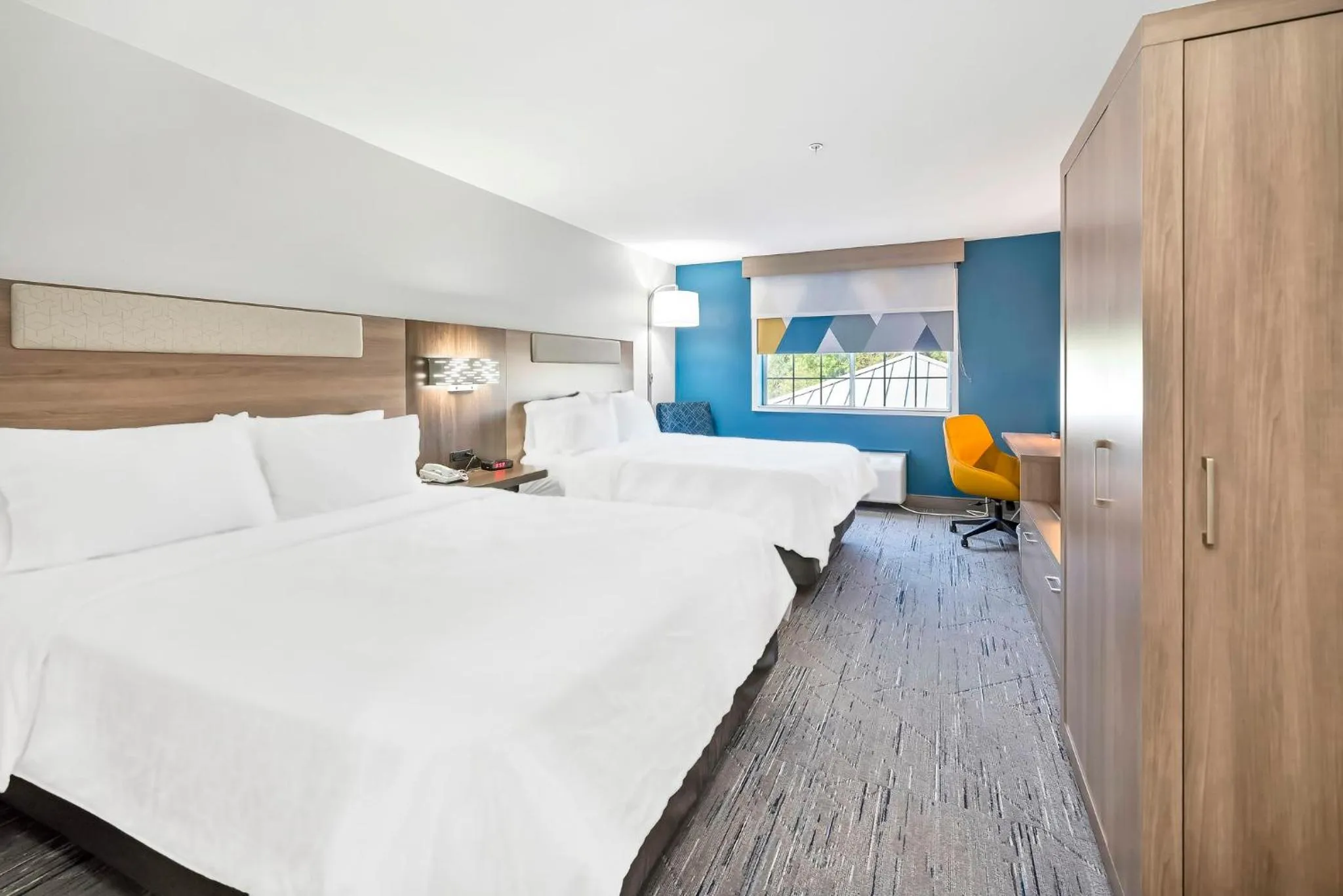 Photo of the whole room, Bed in Holiday Inn Express Palestine by IHG