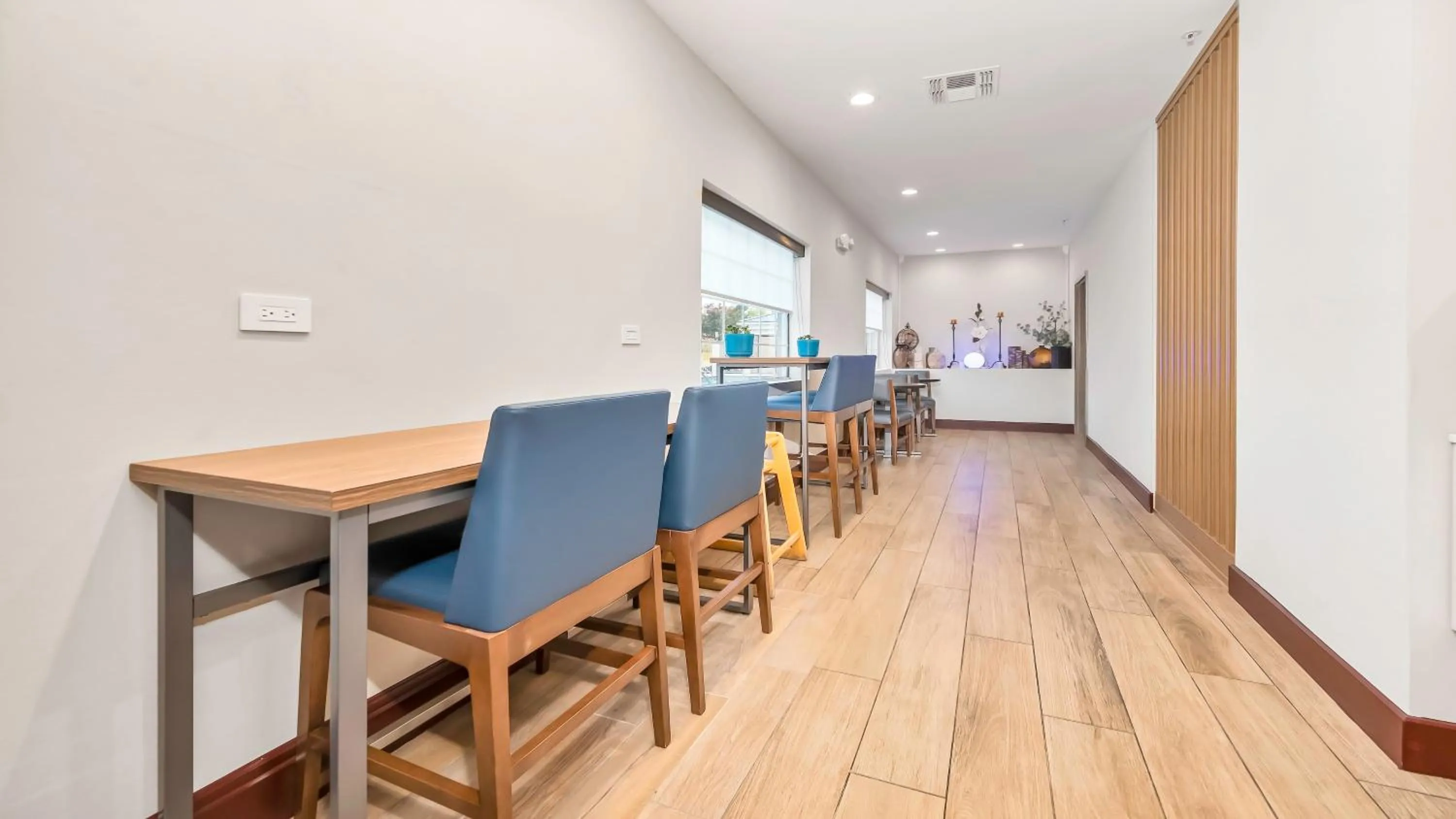 Breakfast in Holiday Inn Express Palestine by IHG