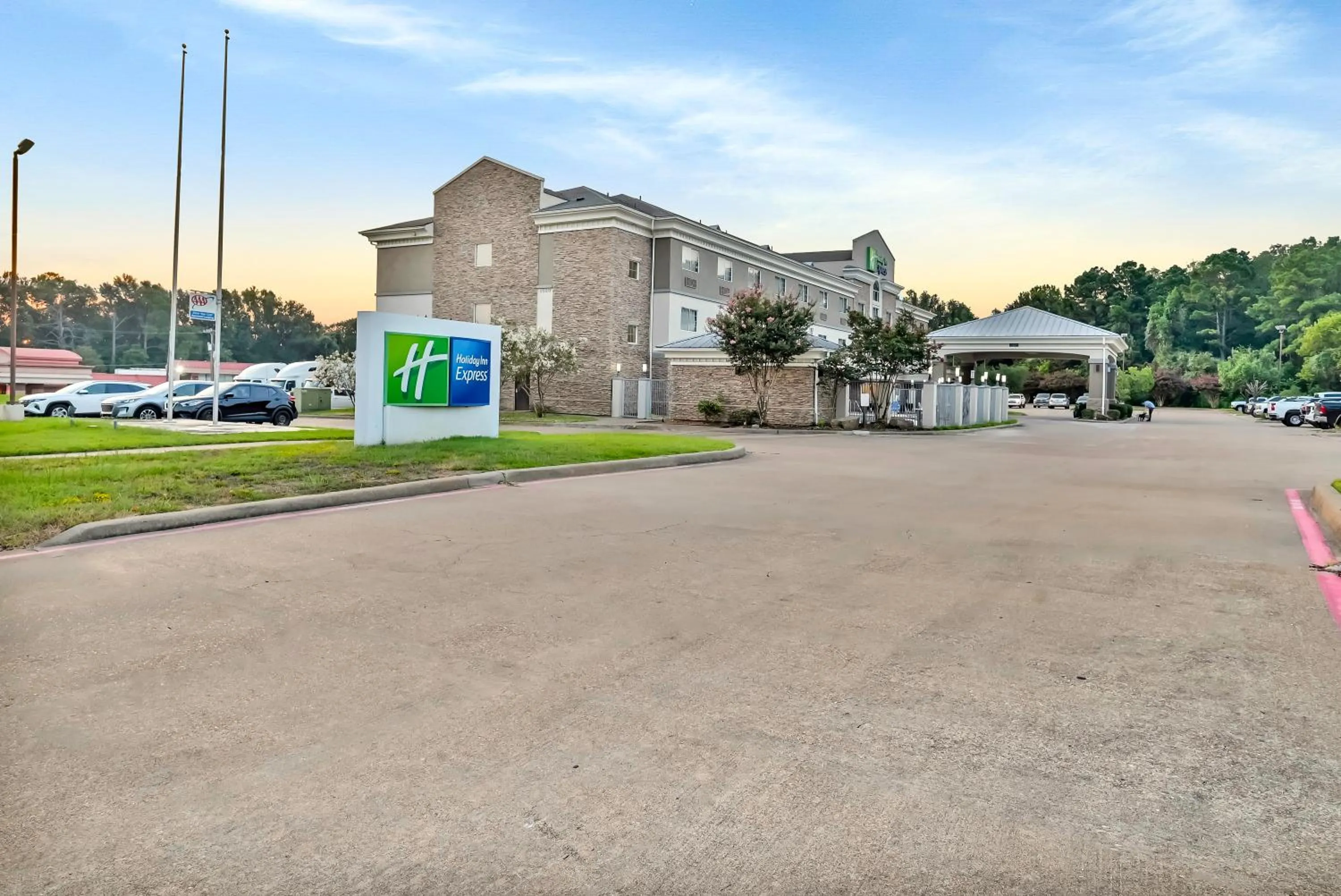 Property building in Holiday Inn Express Palestine by IHG