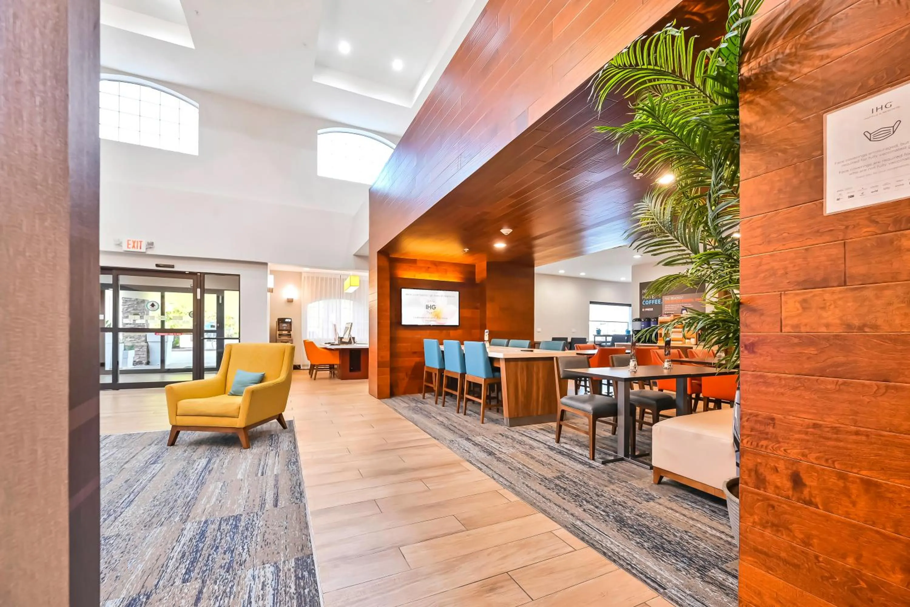 Seating area in Holiday Inn Express Palestine by IHG