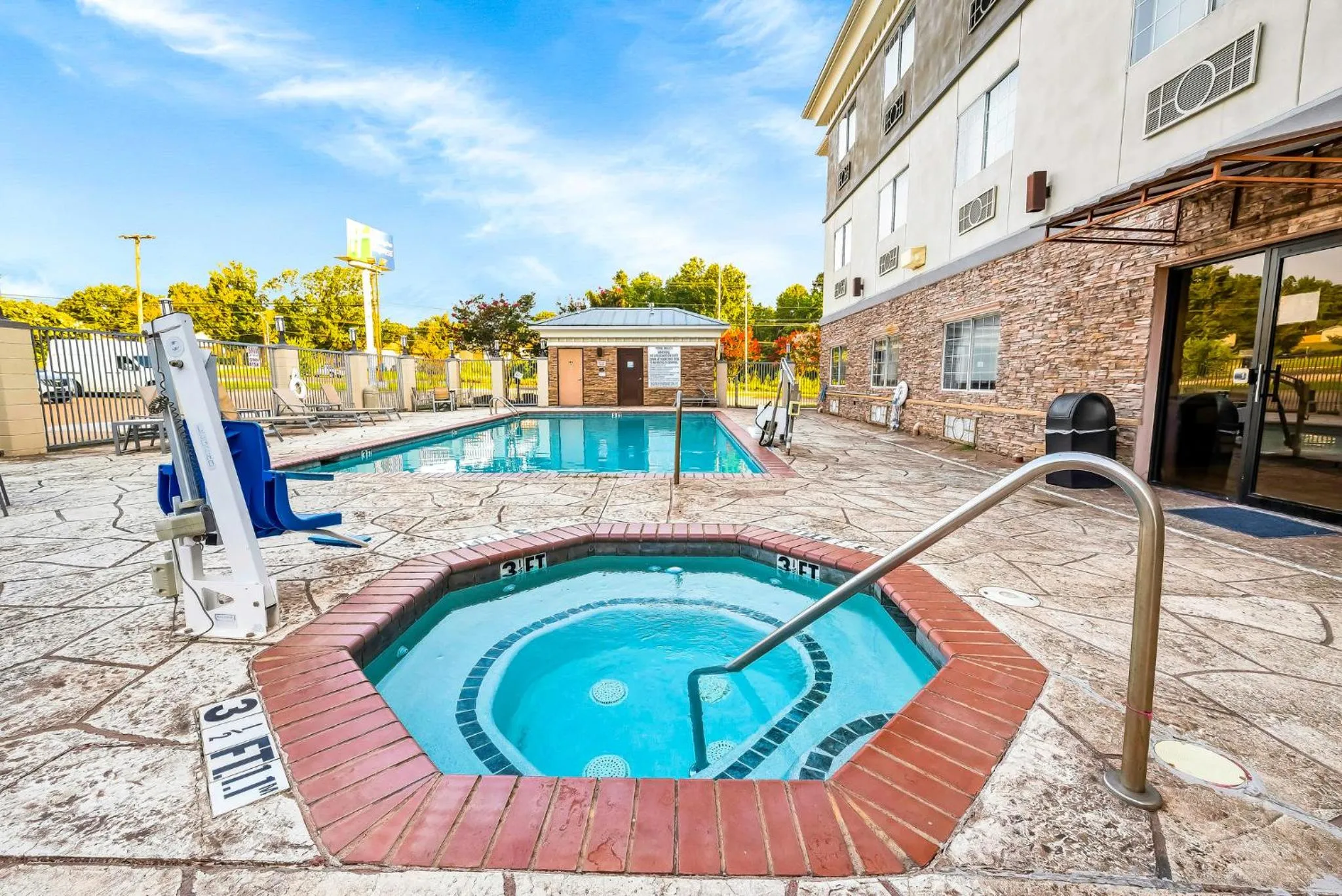 Swimming pool in Holiday Inn Express Palestine by IHG