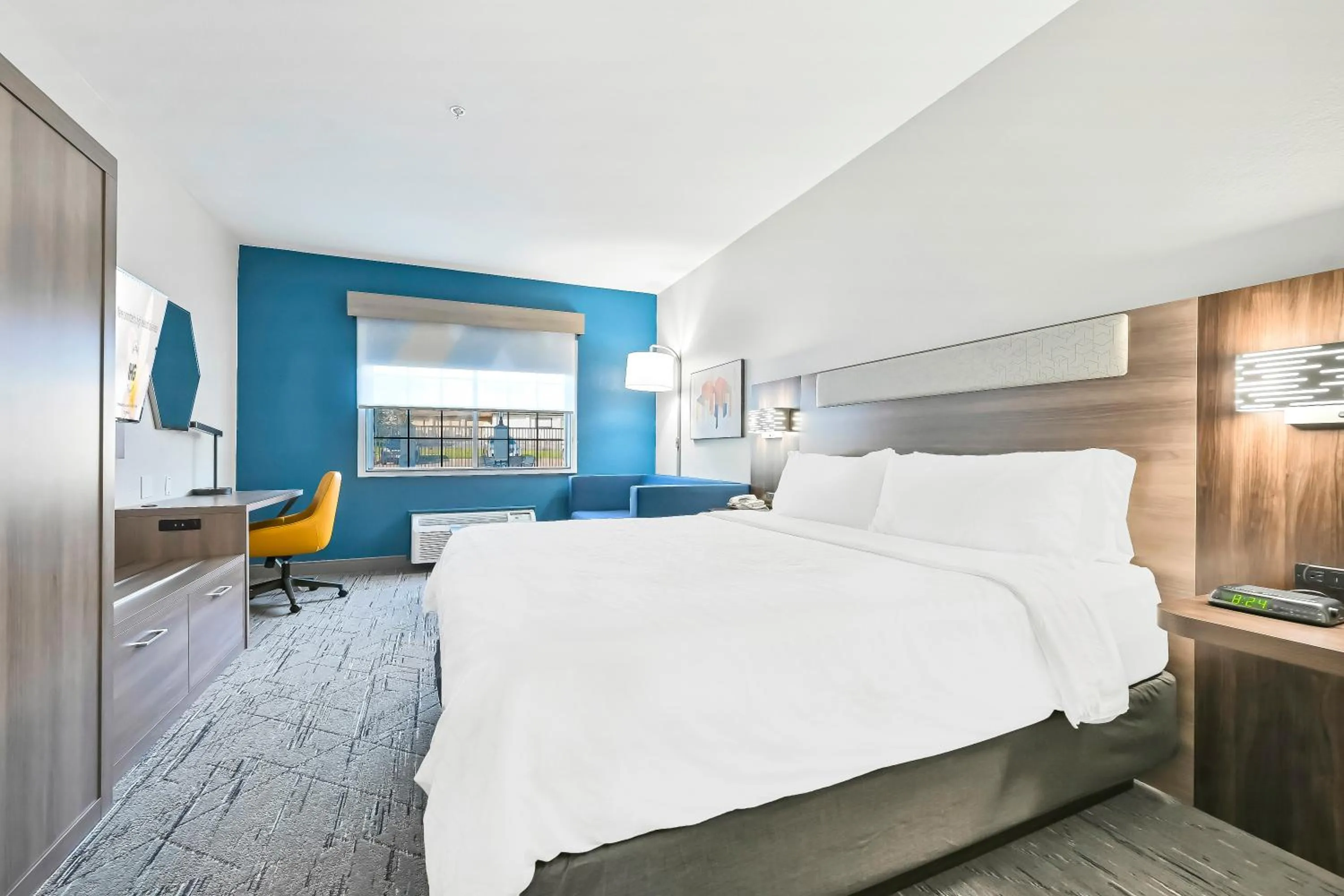 Guests, Bed in Holiday Inn Express Palestine by IHG