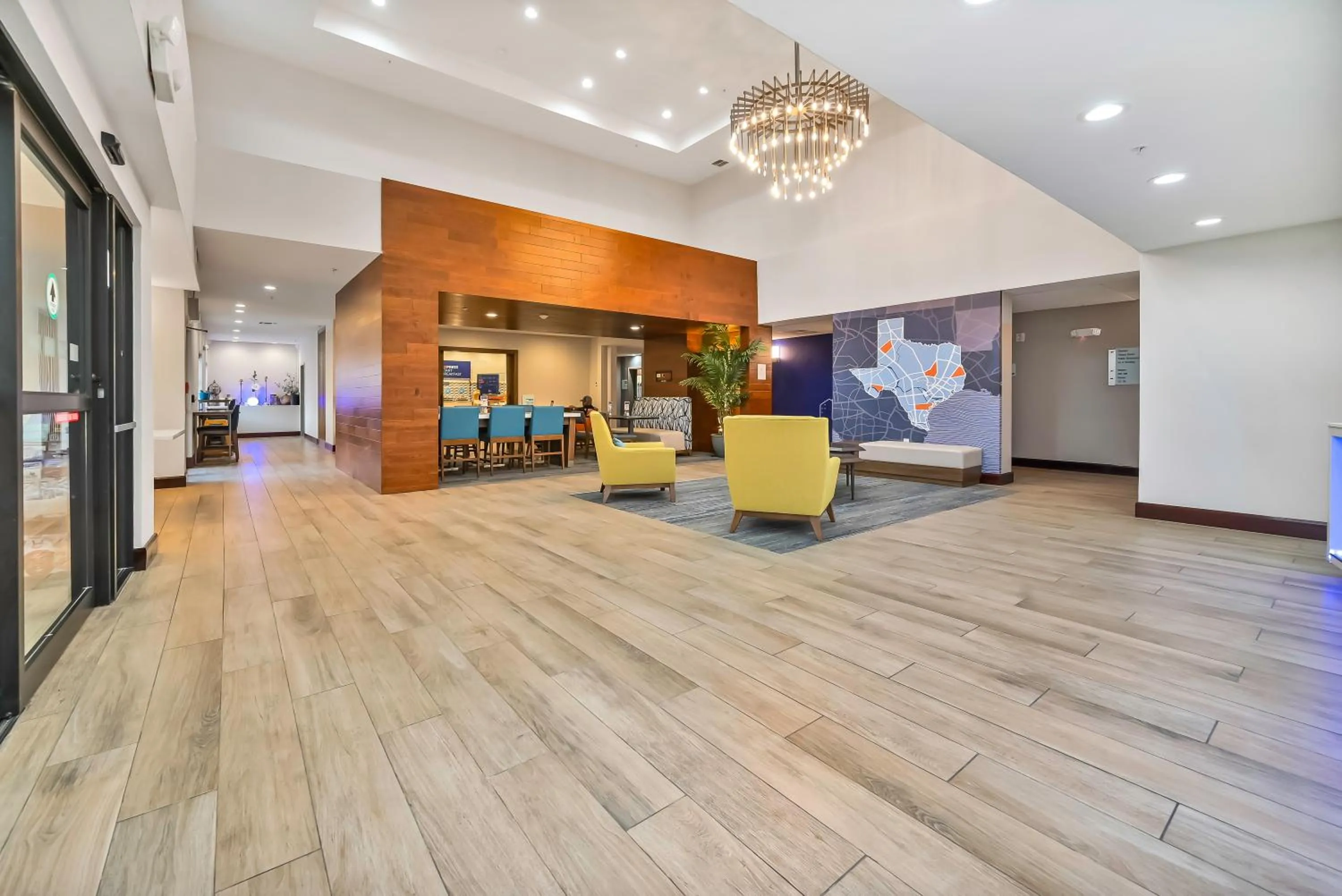 Lobby or reception in Holiday Inn Express Palestine by IHG