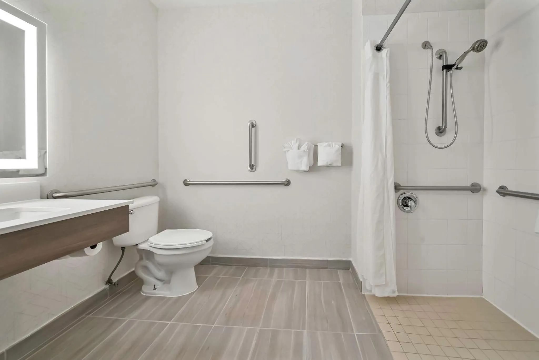 Photo of the whole room in Holiday Inn Express Palestine by IHG